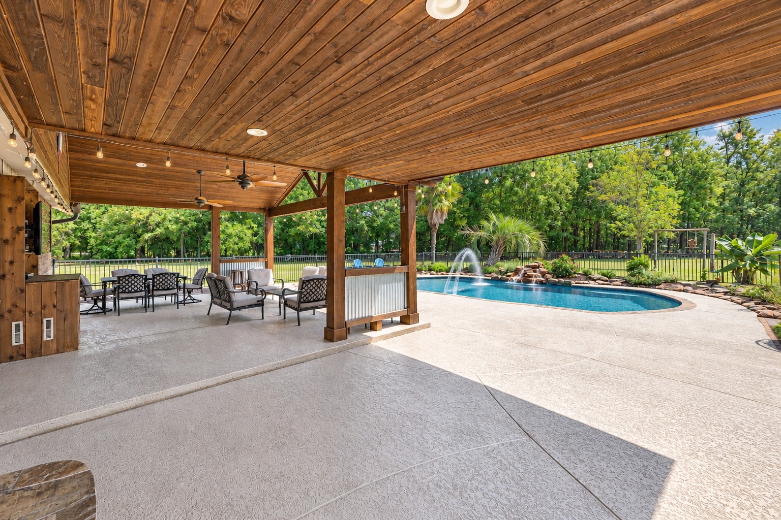 22698 Brook Forest Road Property Photo 2