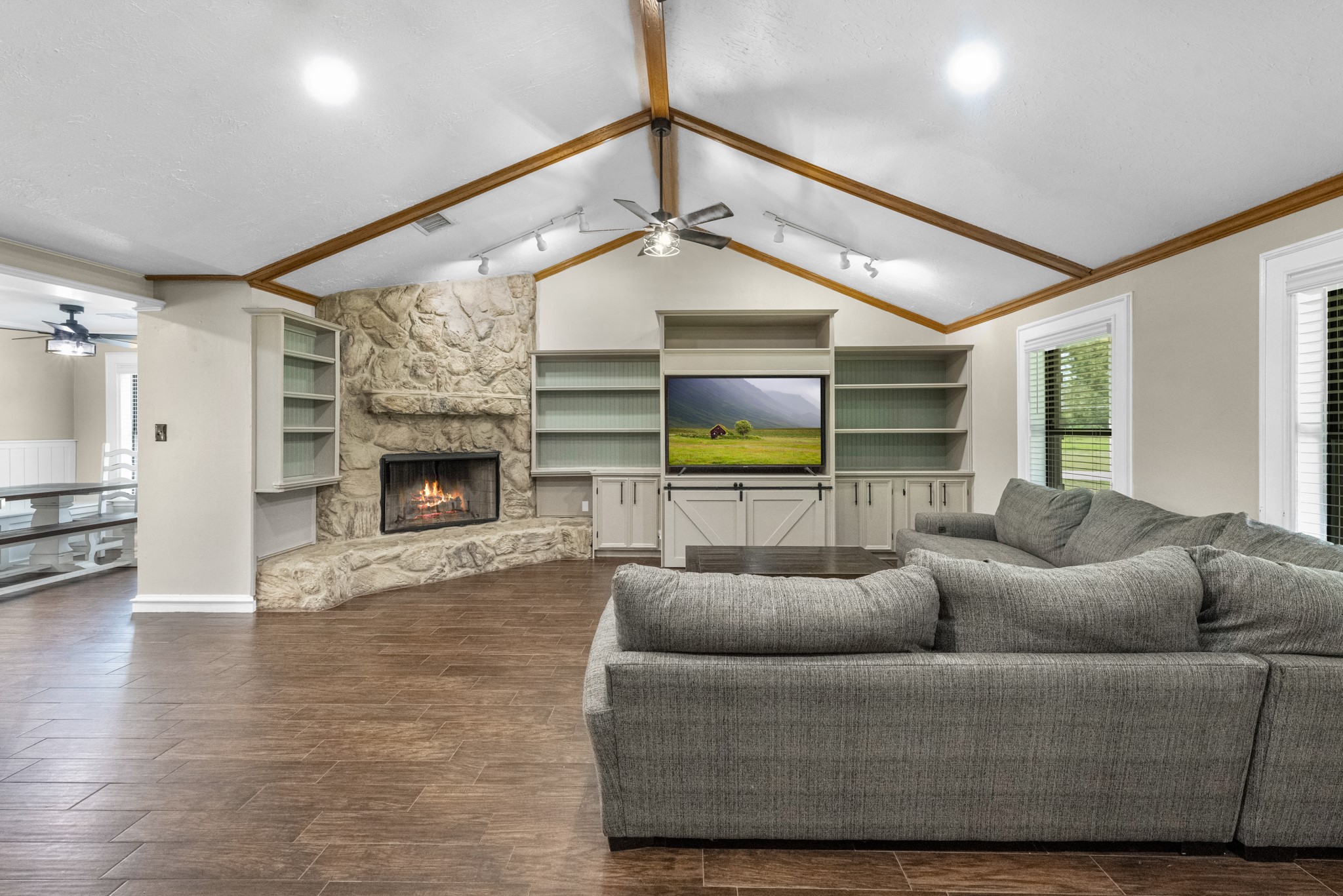 22698 Brook Forest Road Property Photo 6