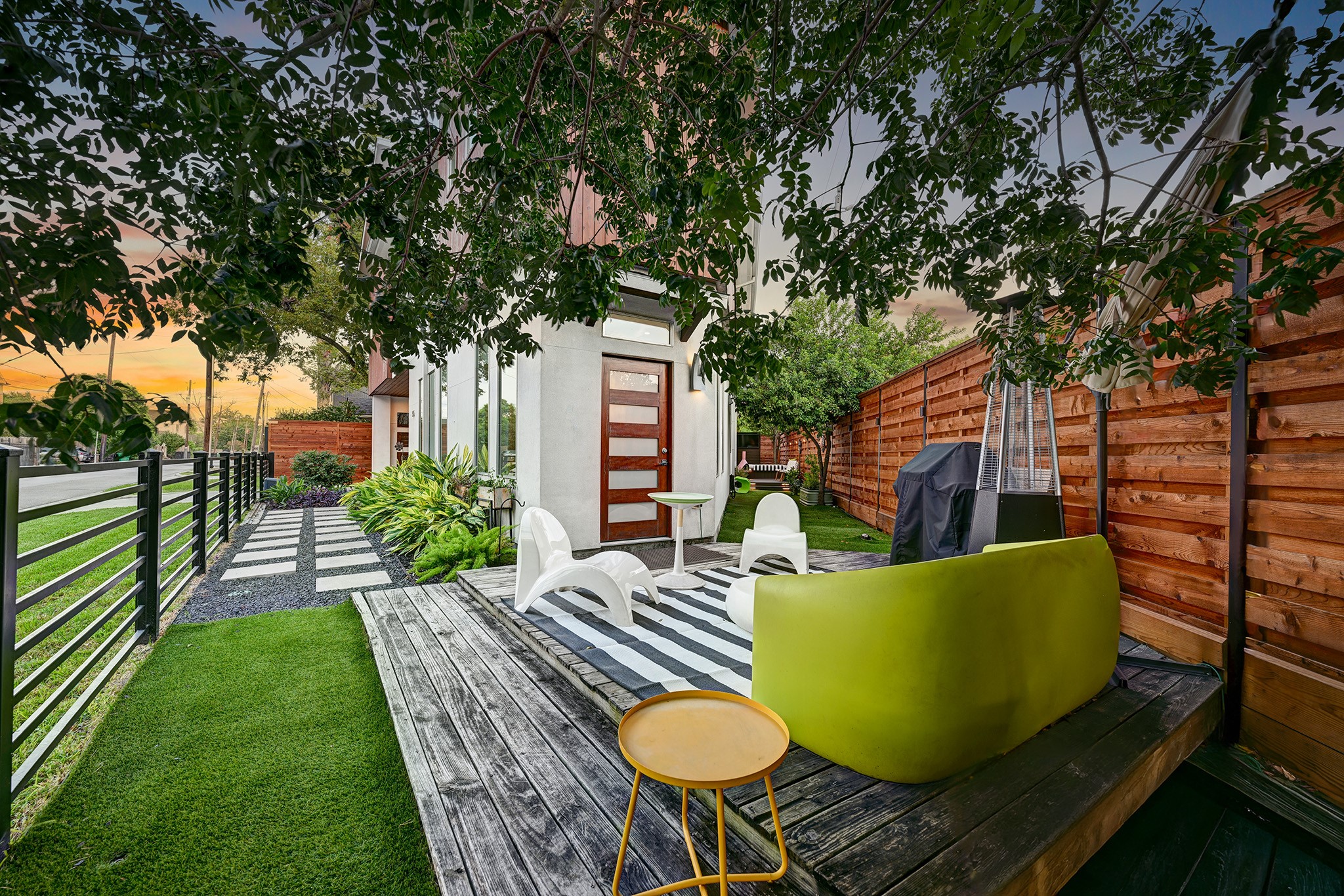 1106 E 27th Street Property Photo 2