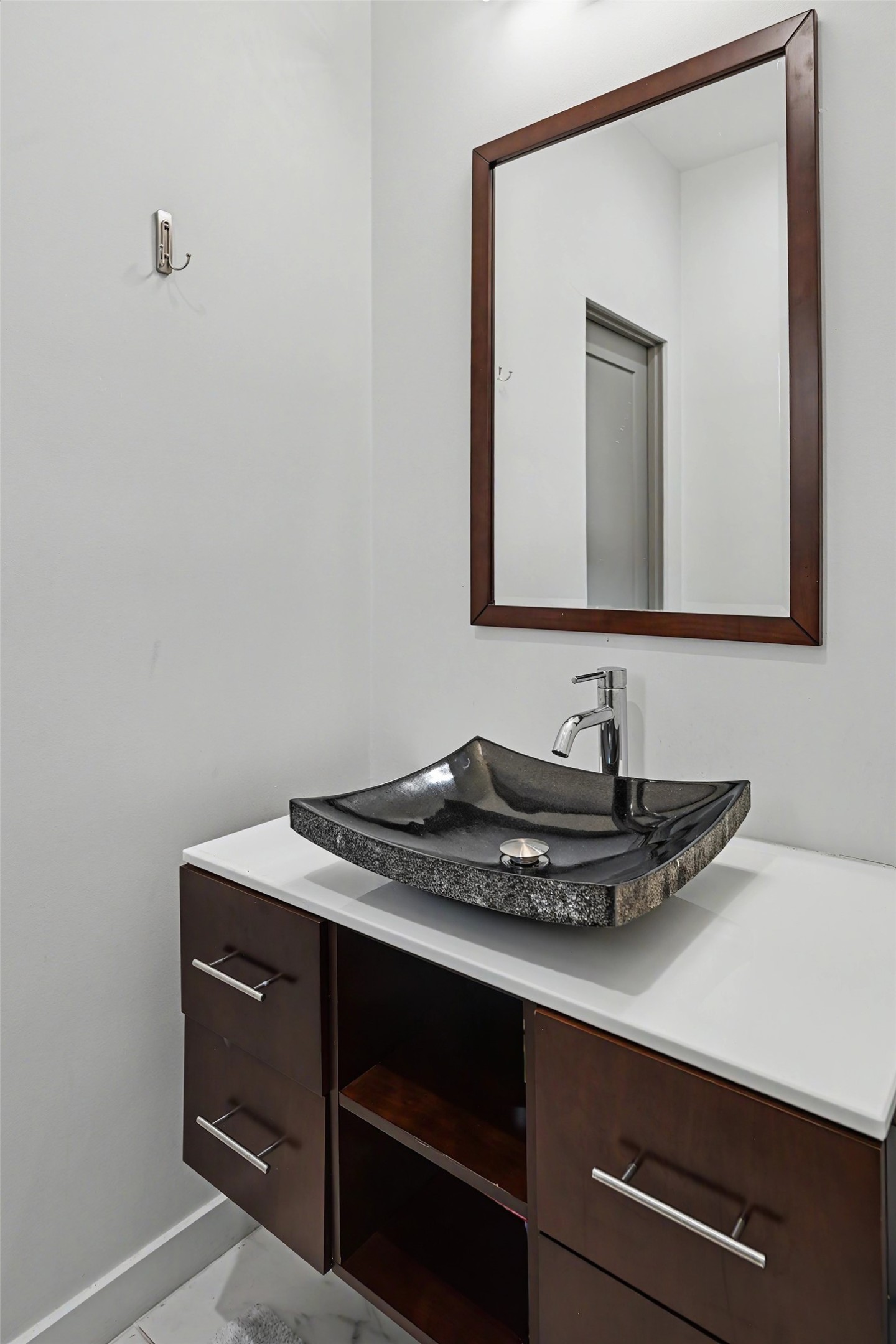 1106 E 27th Street Property Photo 23