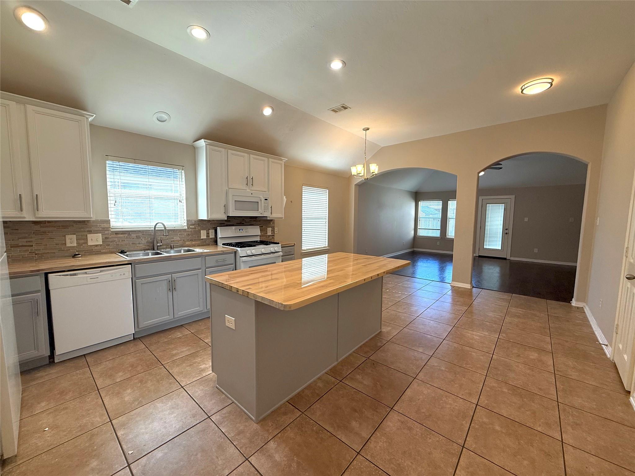 11203 Overland Trail Drive Property Photo 1