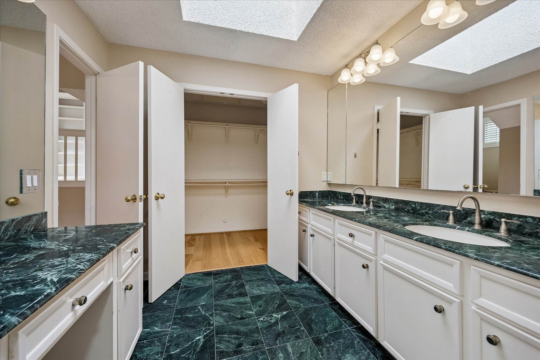 130 Sugarberry Circle Property Photo 17