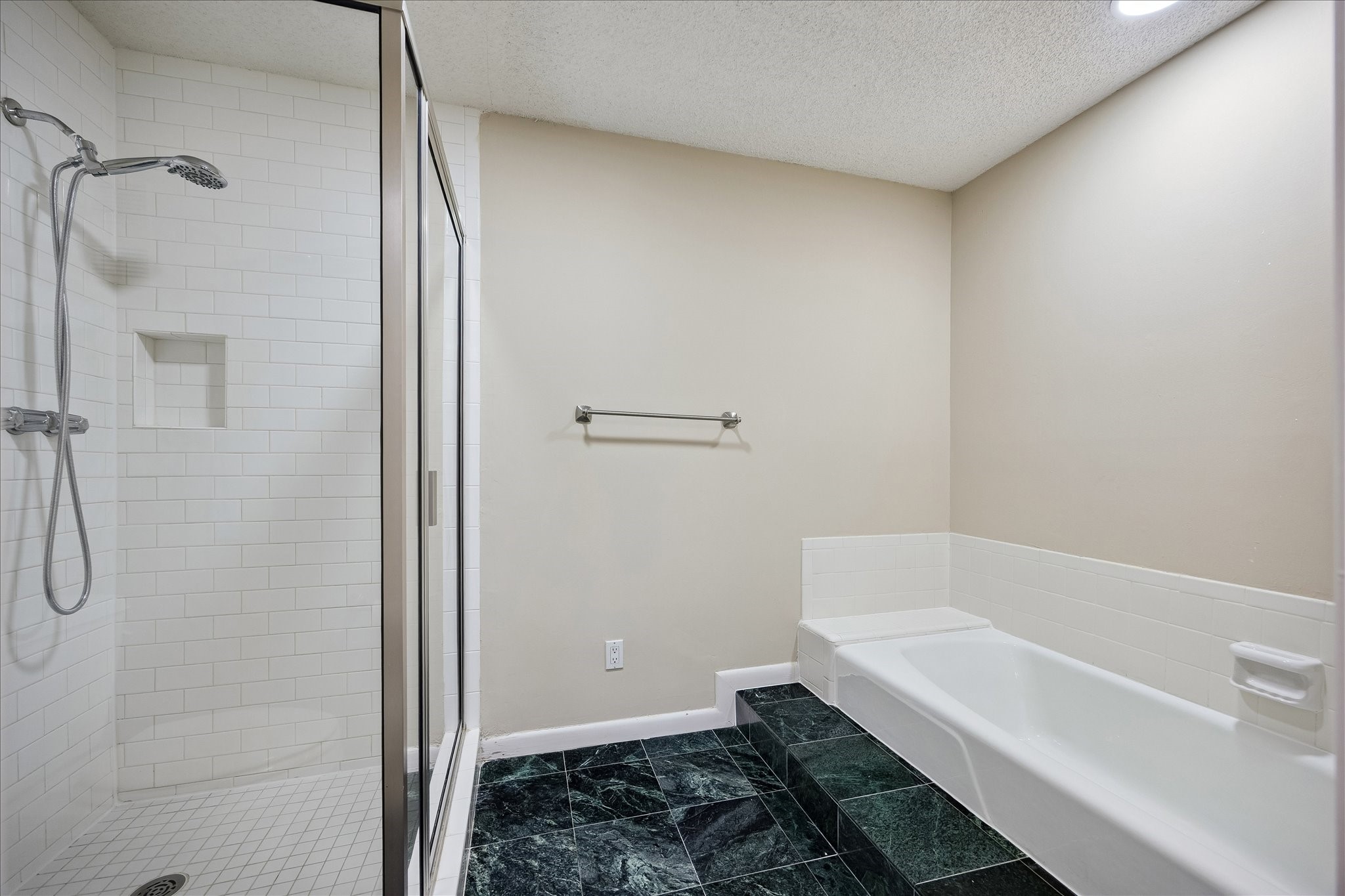 130 Sugarberry Circle Property Photo 18