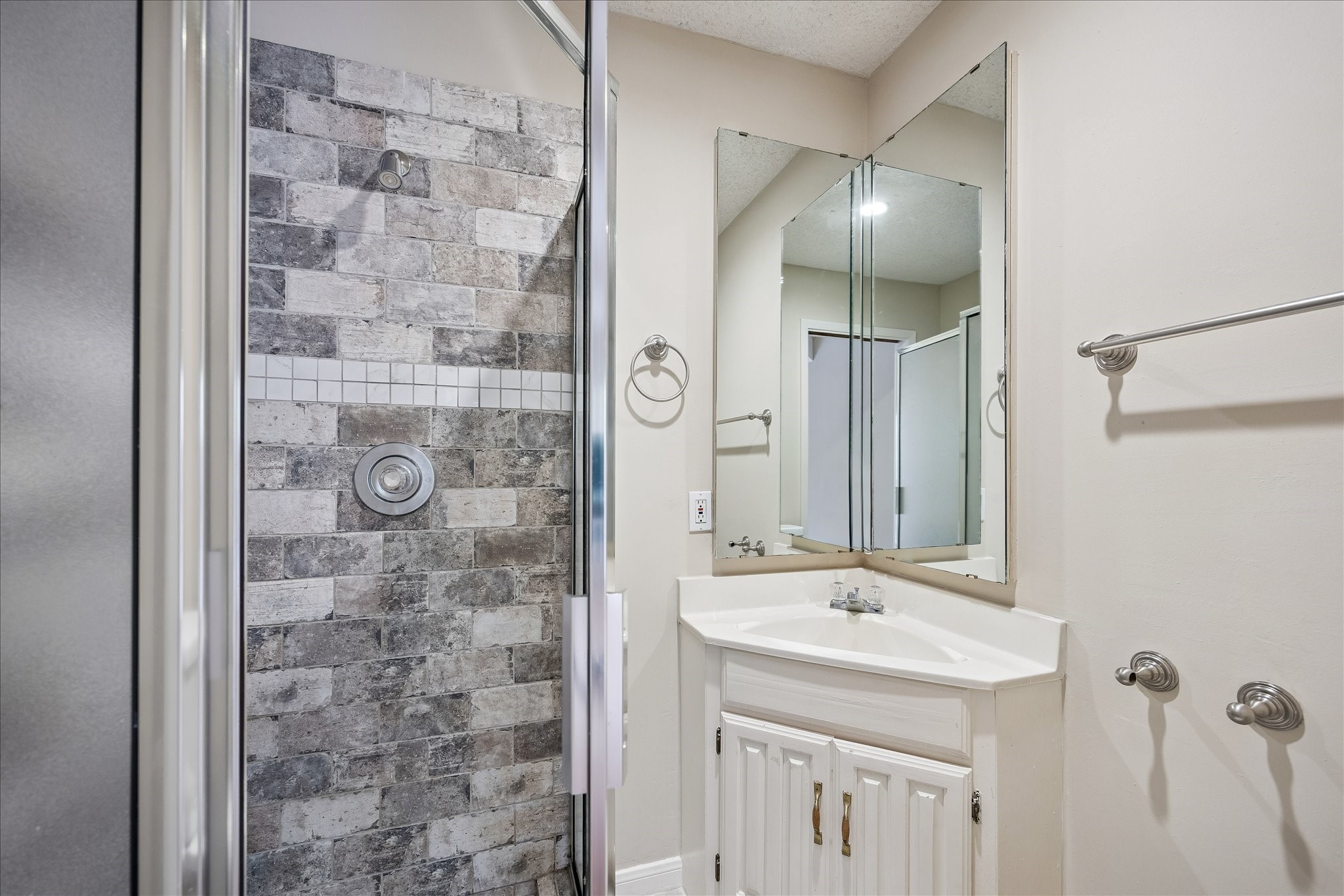 130 Sugarberry Circle Property Photo 23