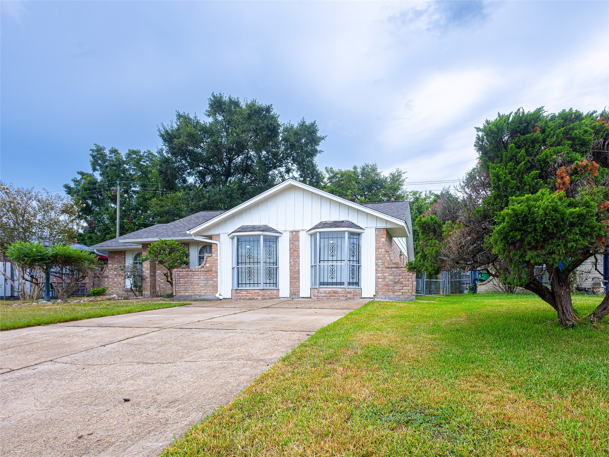 4223 Oak Shadows Drive Property Photo 1