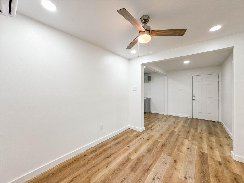 2223 San Antonio Property Photo 3