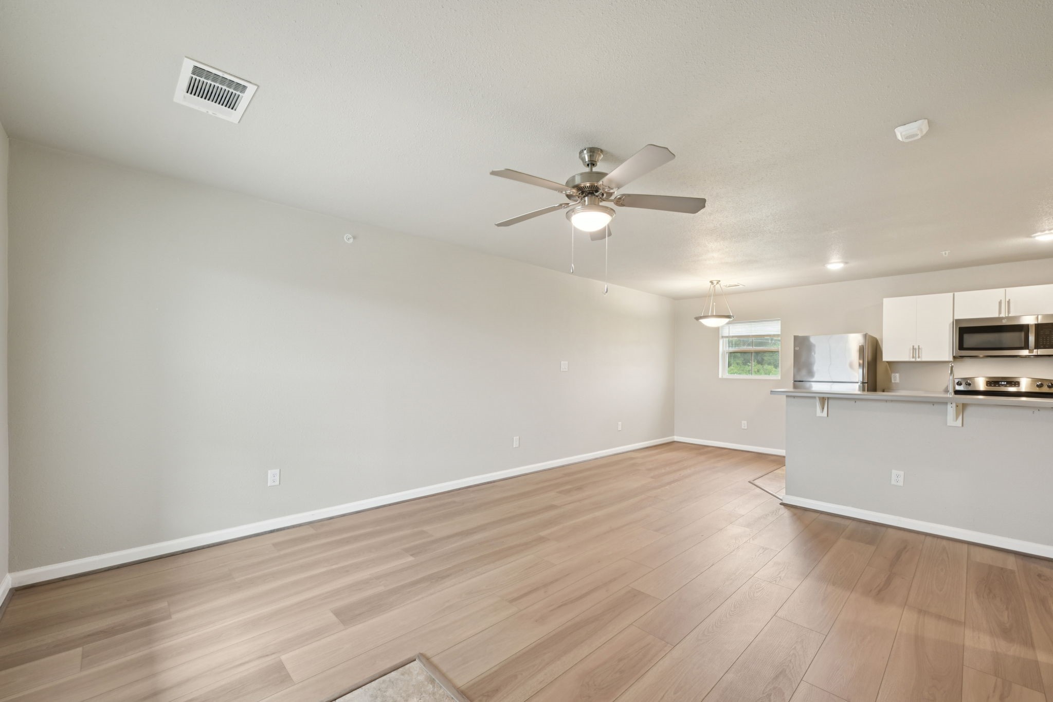 258 Plez Morgan Drive E Property Photo 6