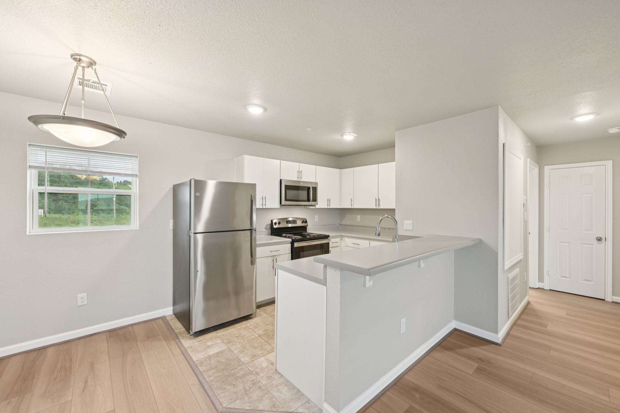258 Plez Morgan Drive E Property Photo 11