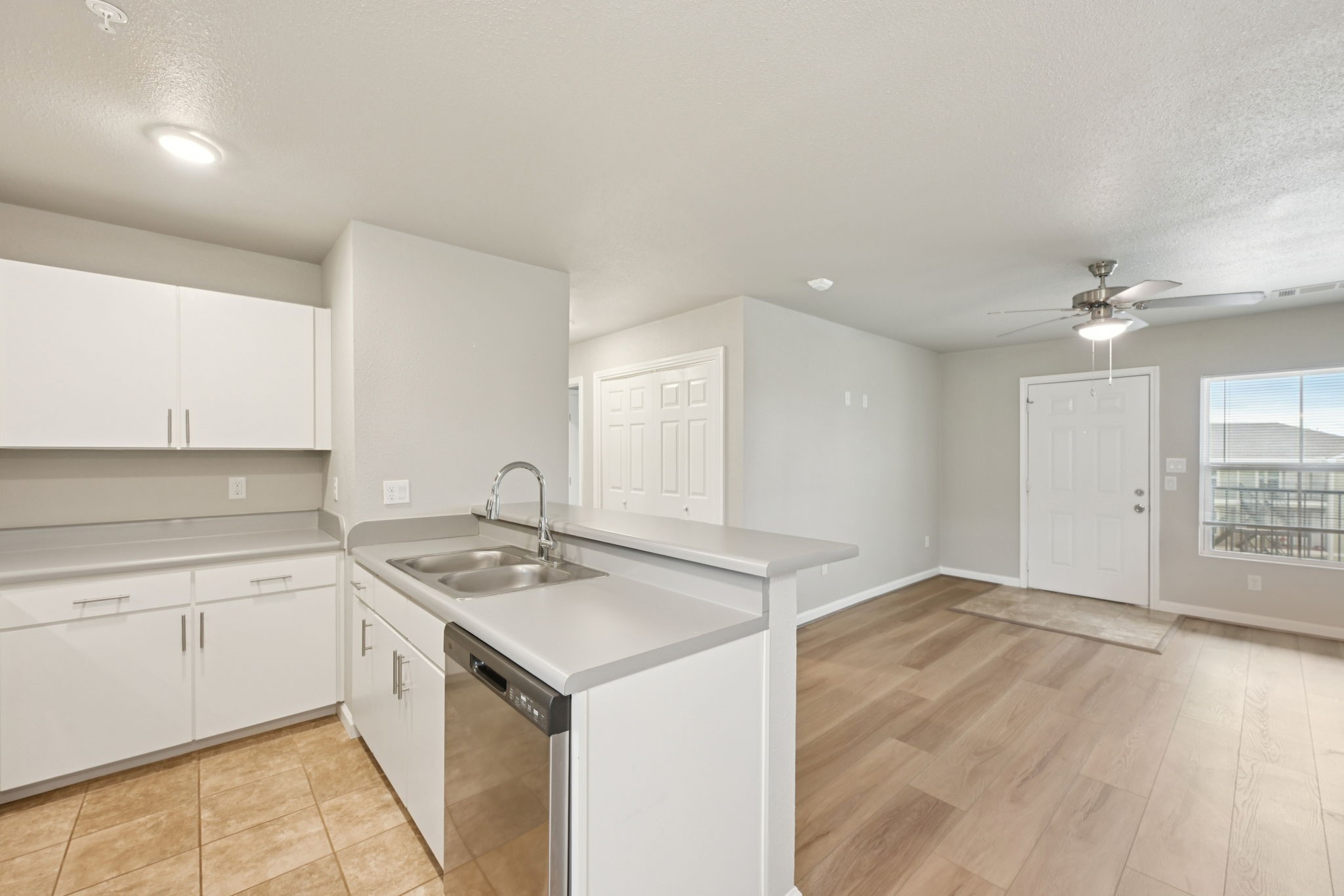 258 Plez Morgan Drive E Property Photo 15