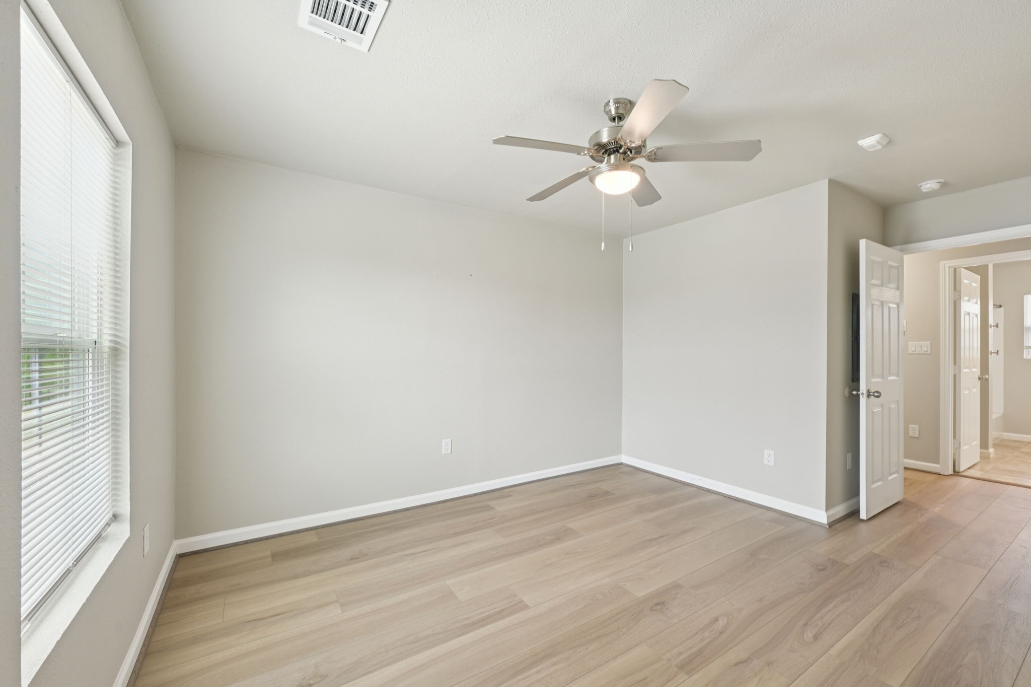 258 Plez Morgan Drive E Property Photo 26