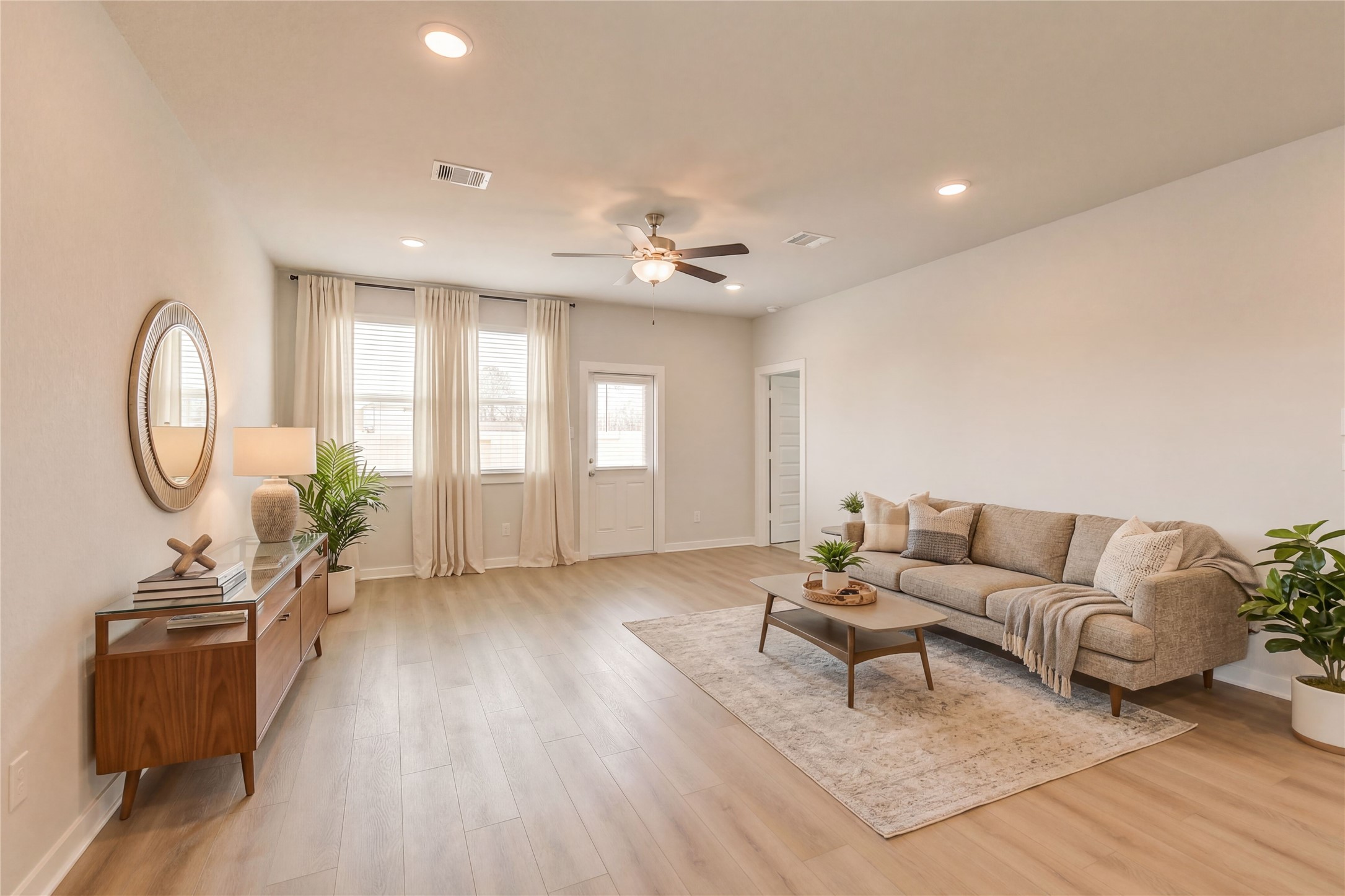 10942 Independence Road Property Photo 5