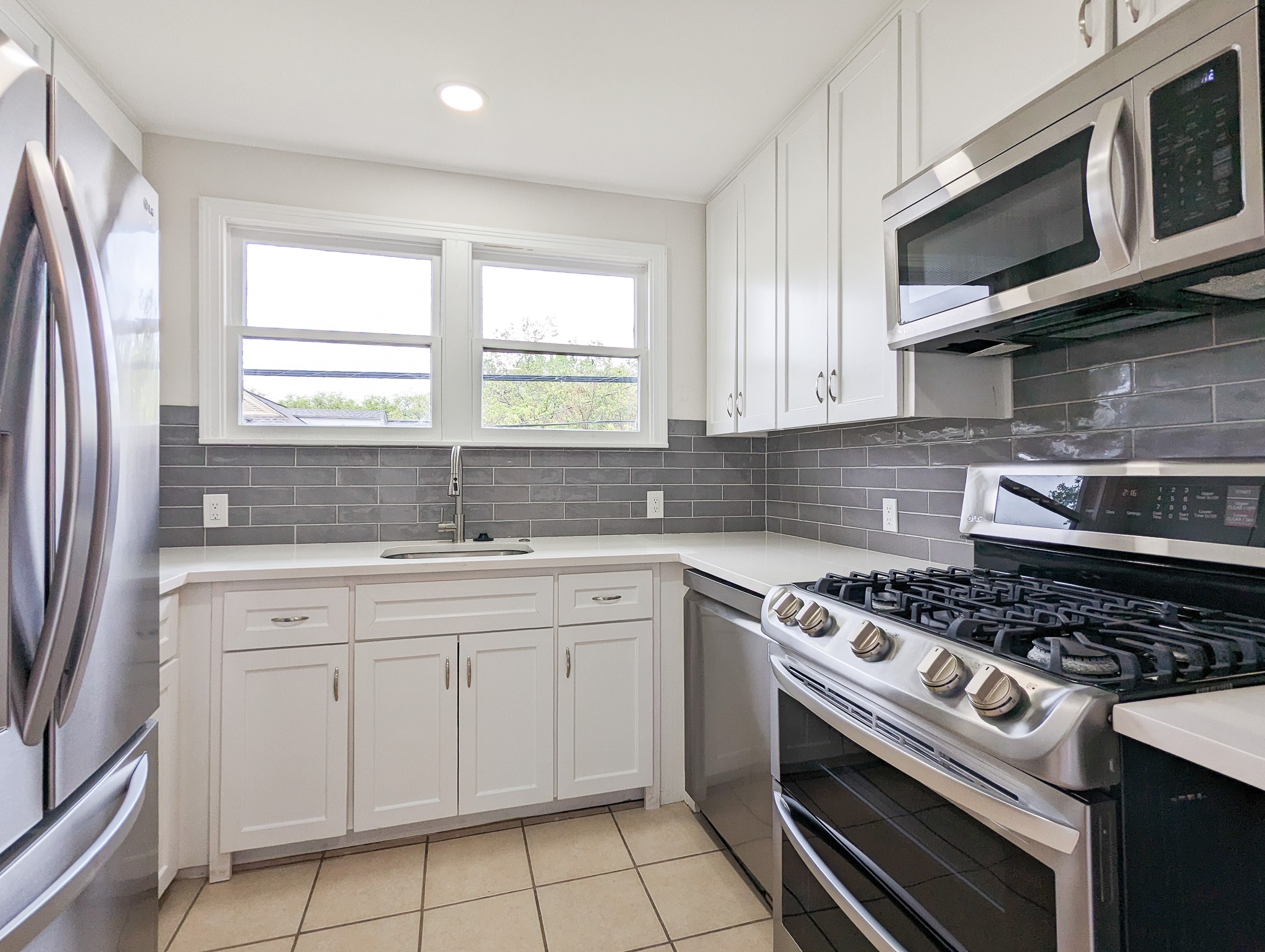 2306 Addison Road A Property Photo 4