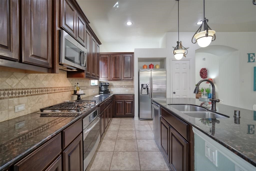203 N Vershire Circle Property Photo 3