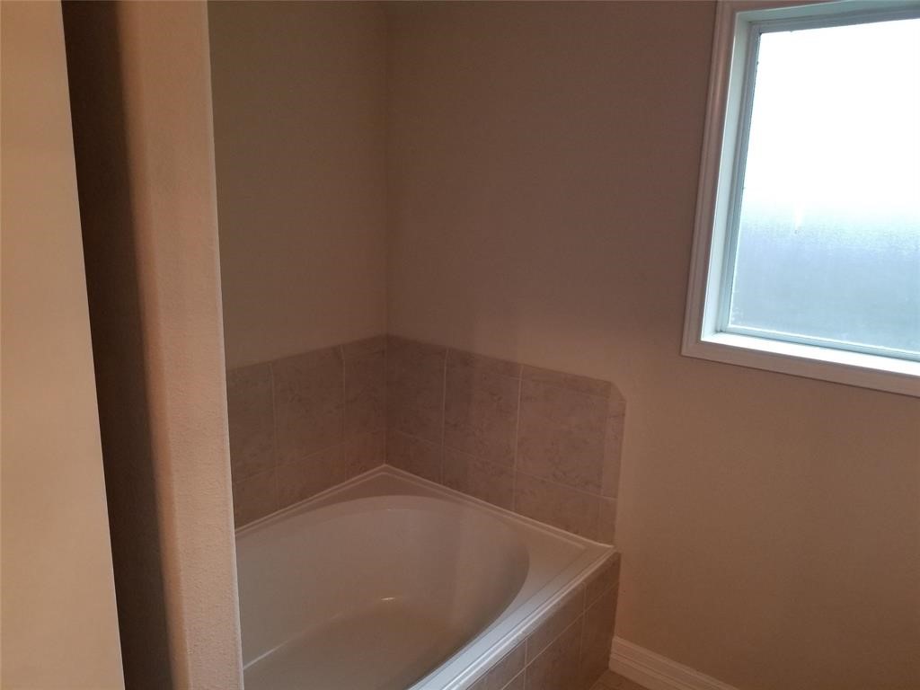 2039 Beacon Chase Ct Property Photo 7