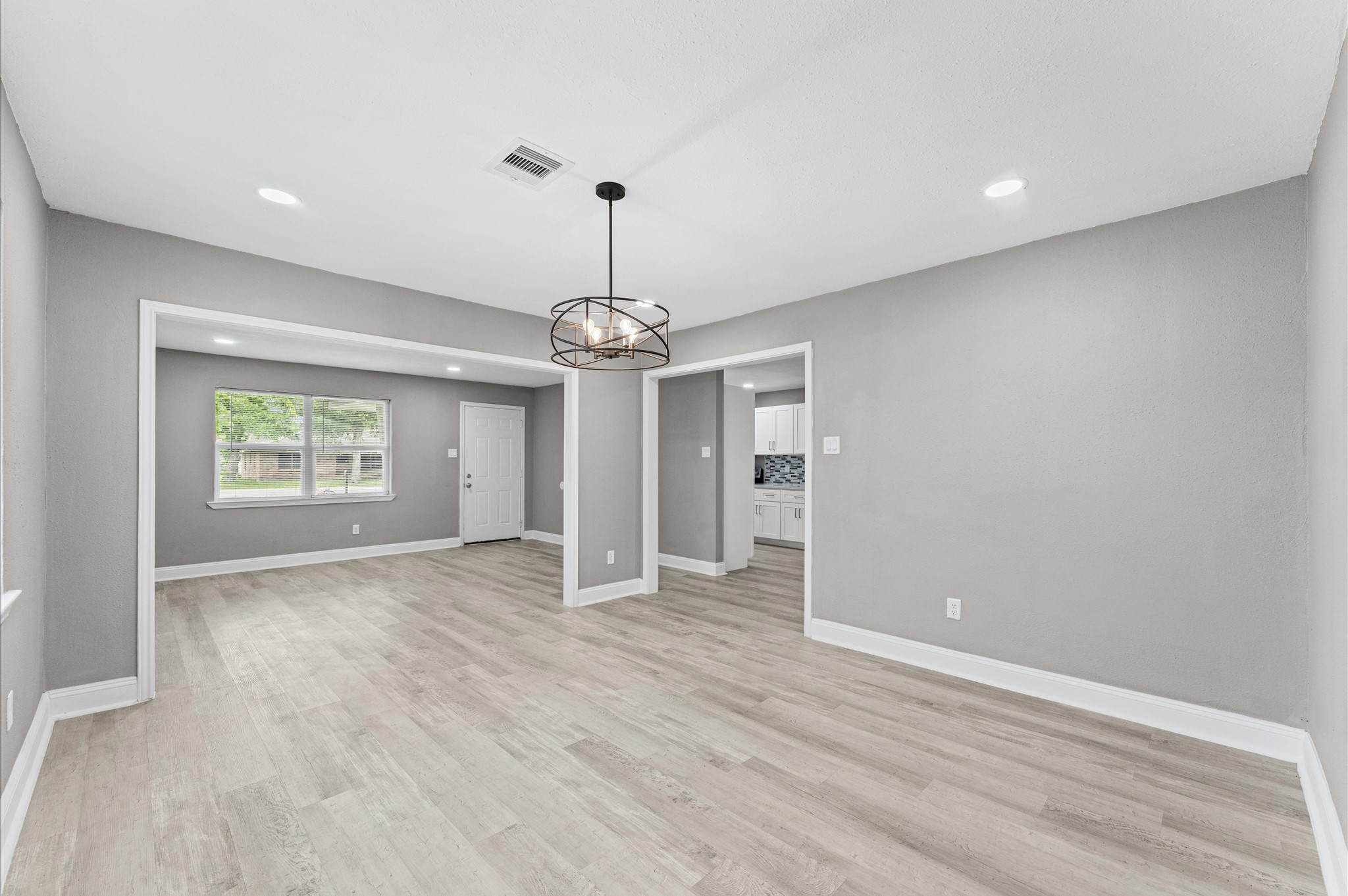 10402 Wicklowe Street Property Photo 6