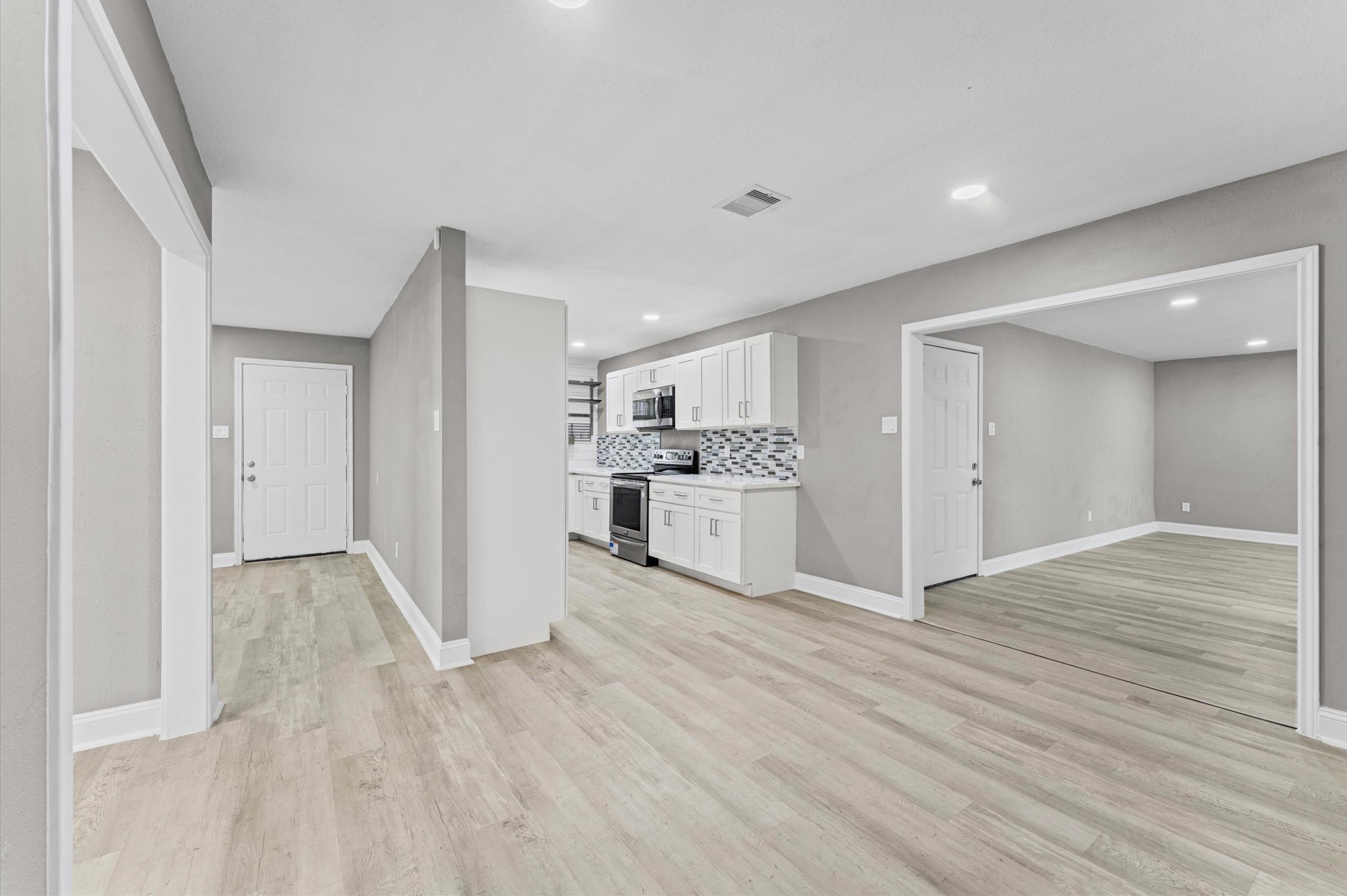 10402 Wicklowe Street Property Photo 7