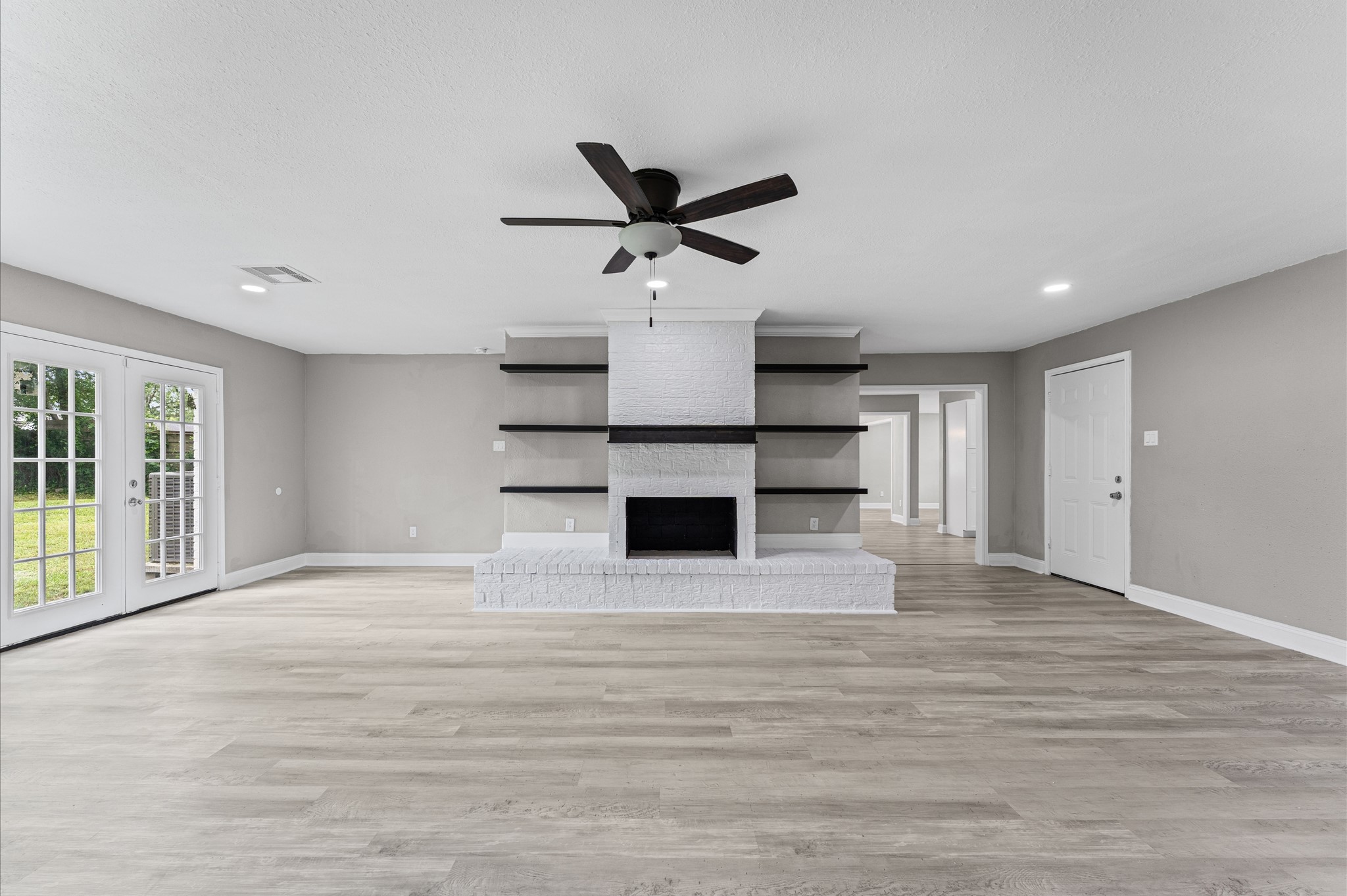 10402 Wicklowe Street Property Photo 12