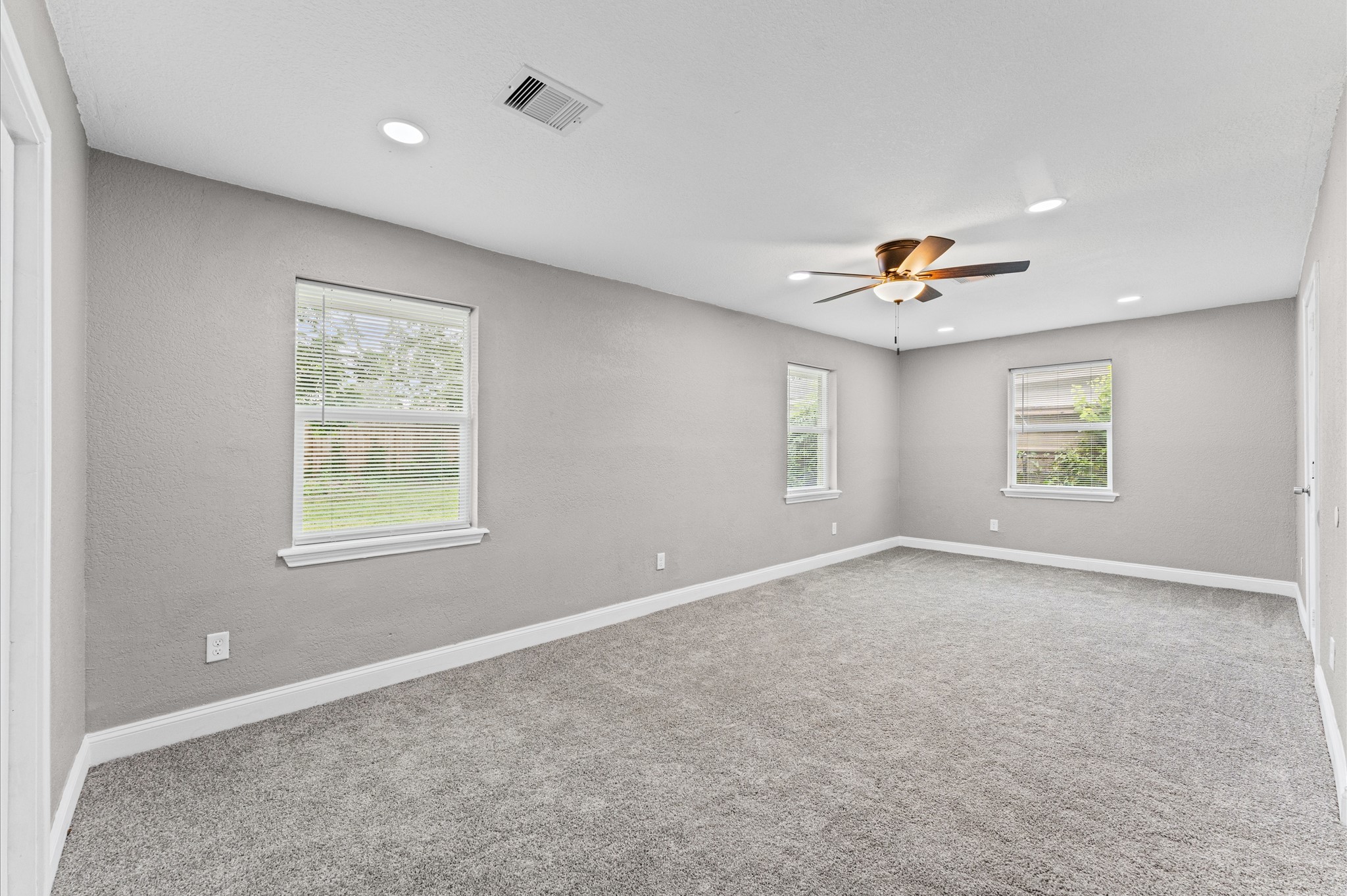 10402 Wicklowe Street Property Photo 14