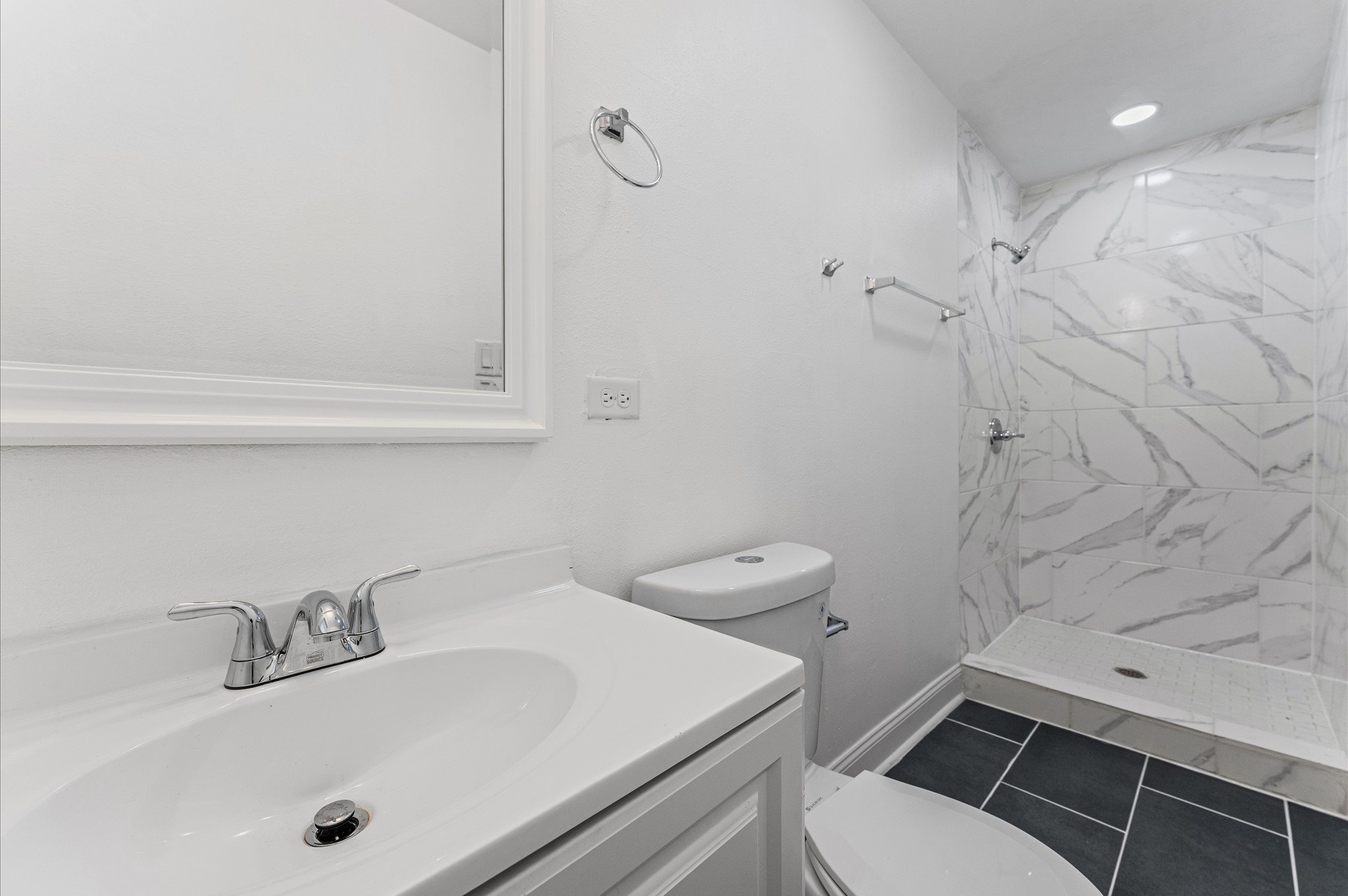 10402 Wicklowe Street Property Photo 15