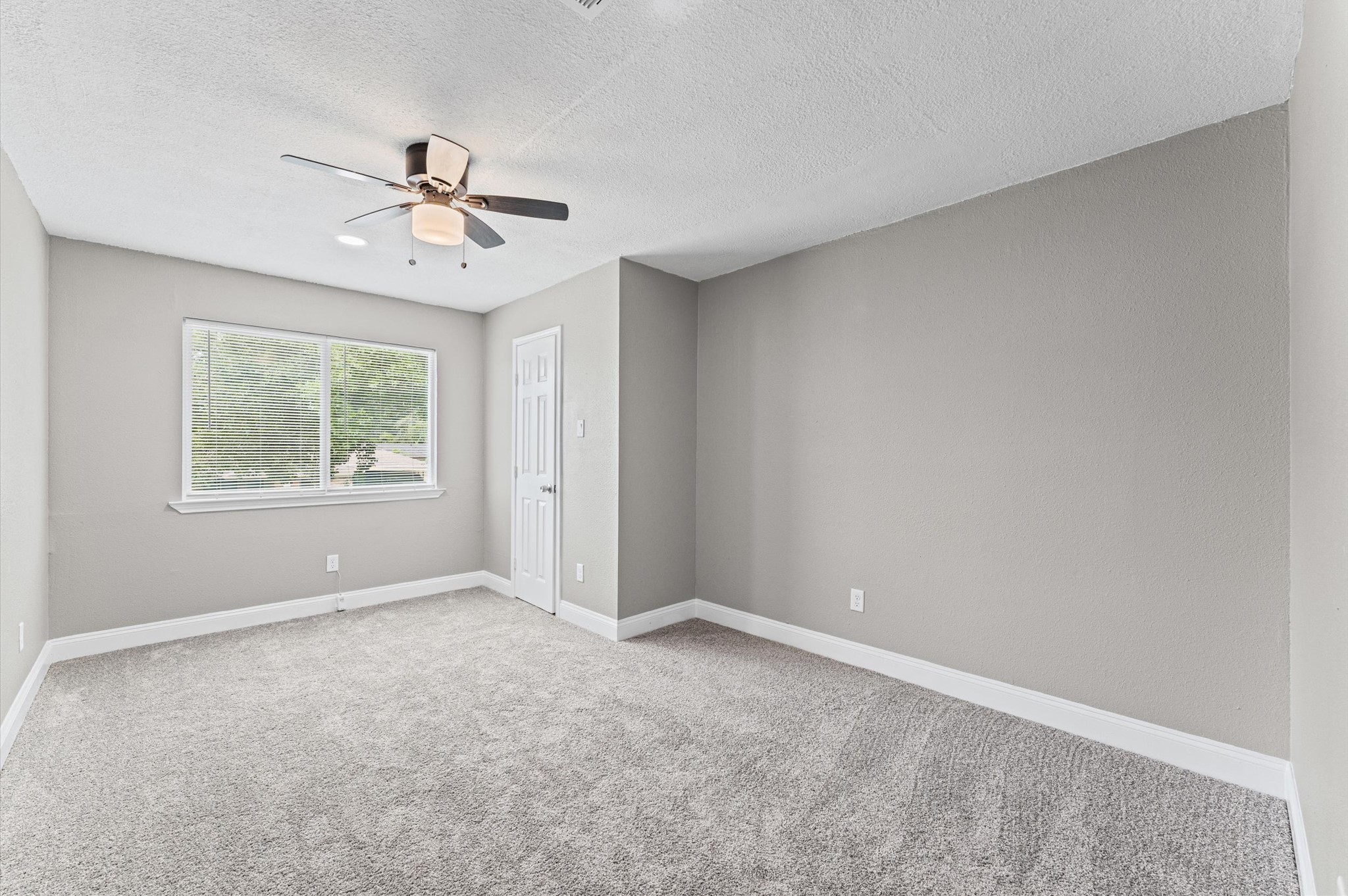 10402 Wicklowe Street Property Photo 20