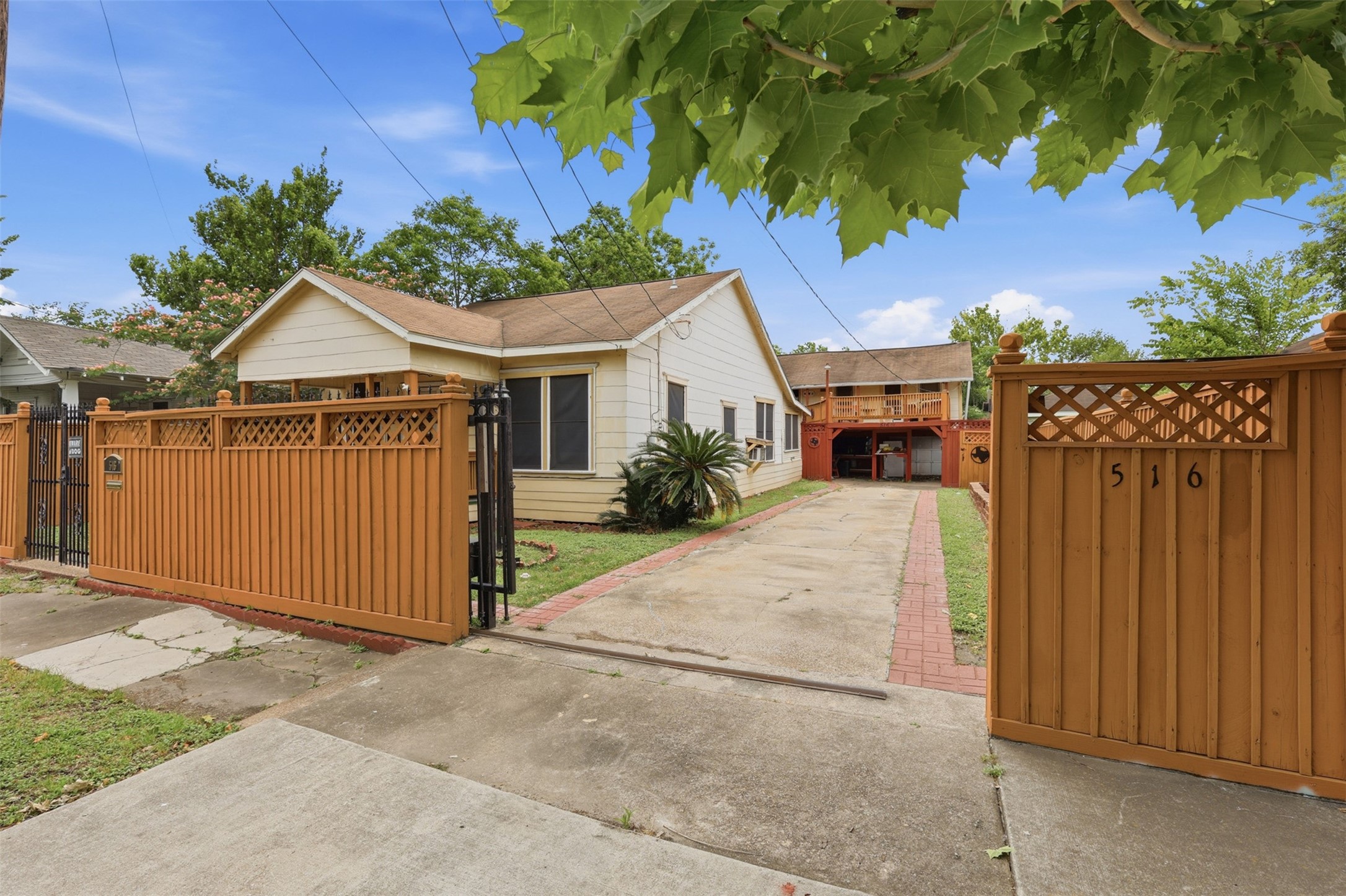 516 Everton Street Property Photo 1