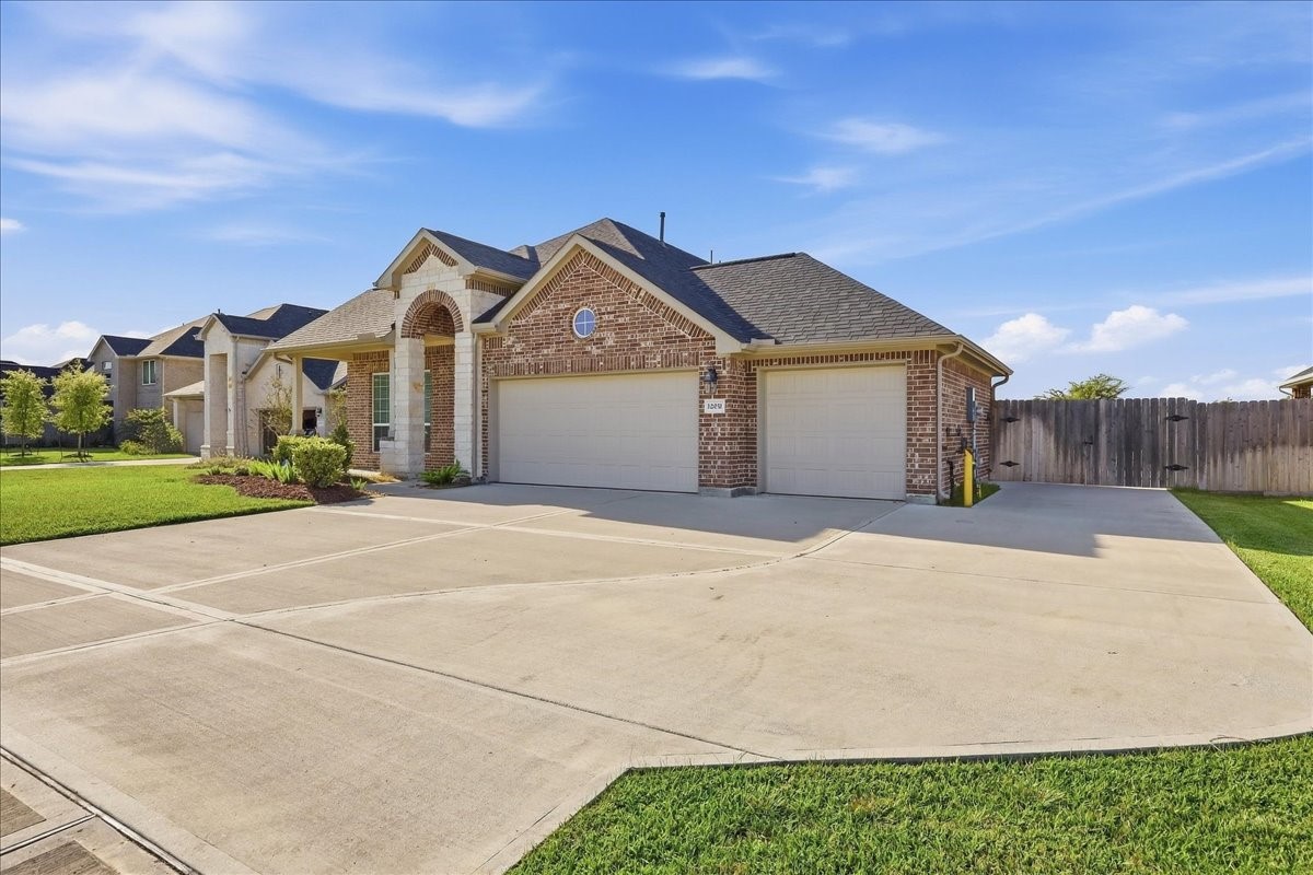 12031 Champions Forest Drive Property Photo 4