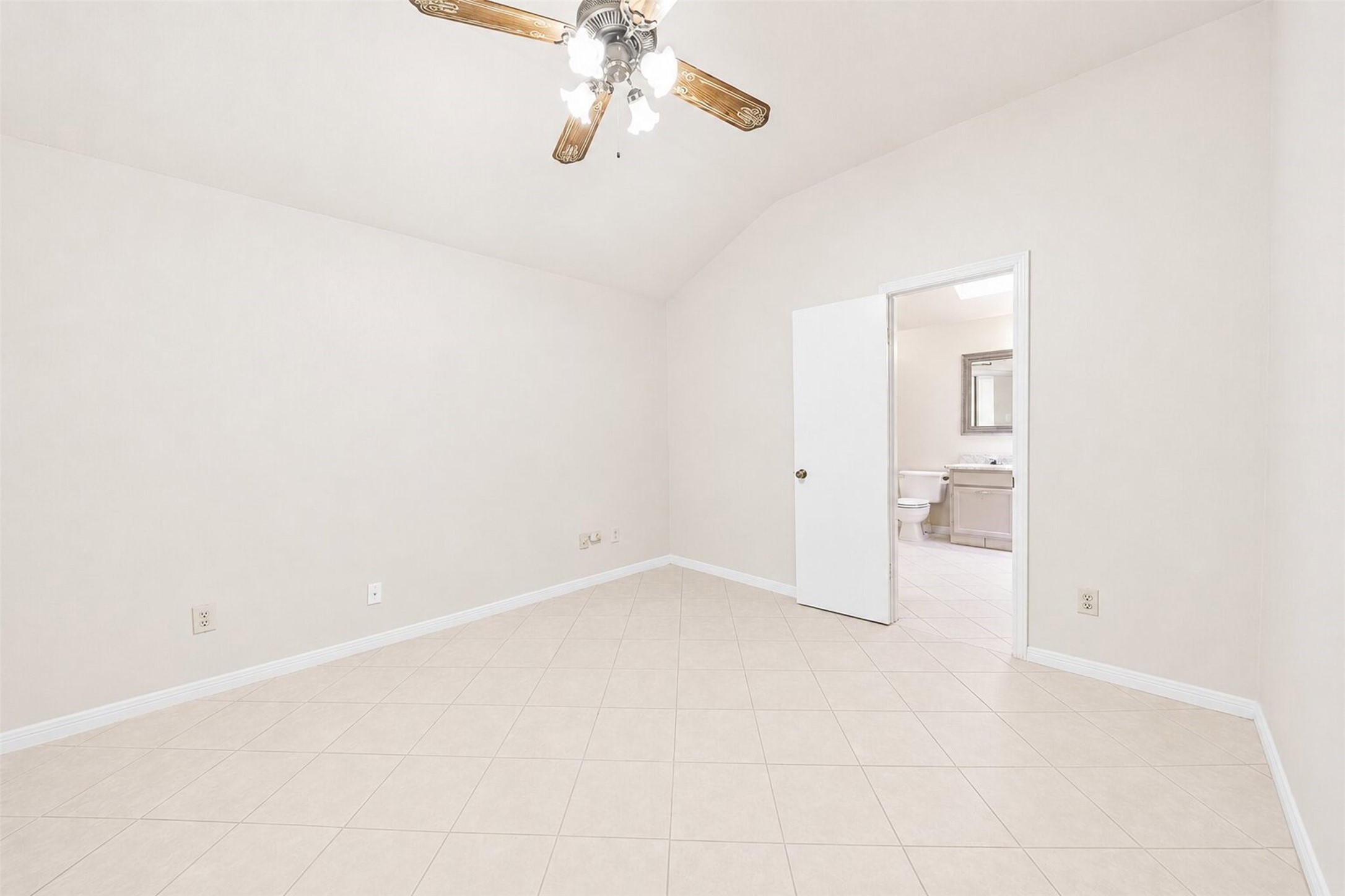 7518 Alcomita Drive Property Photo 5