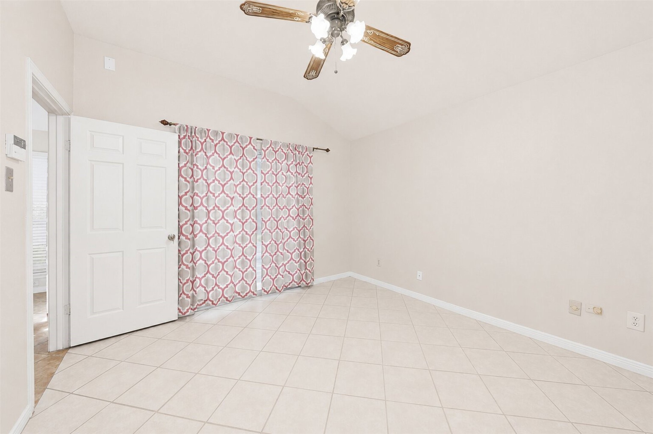 7518 Alcomita Drive Property Photo 6