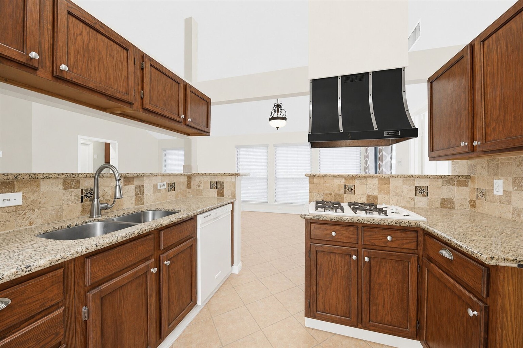 7518 Alcomita Drive Property Photo 10