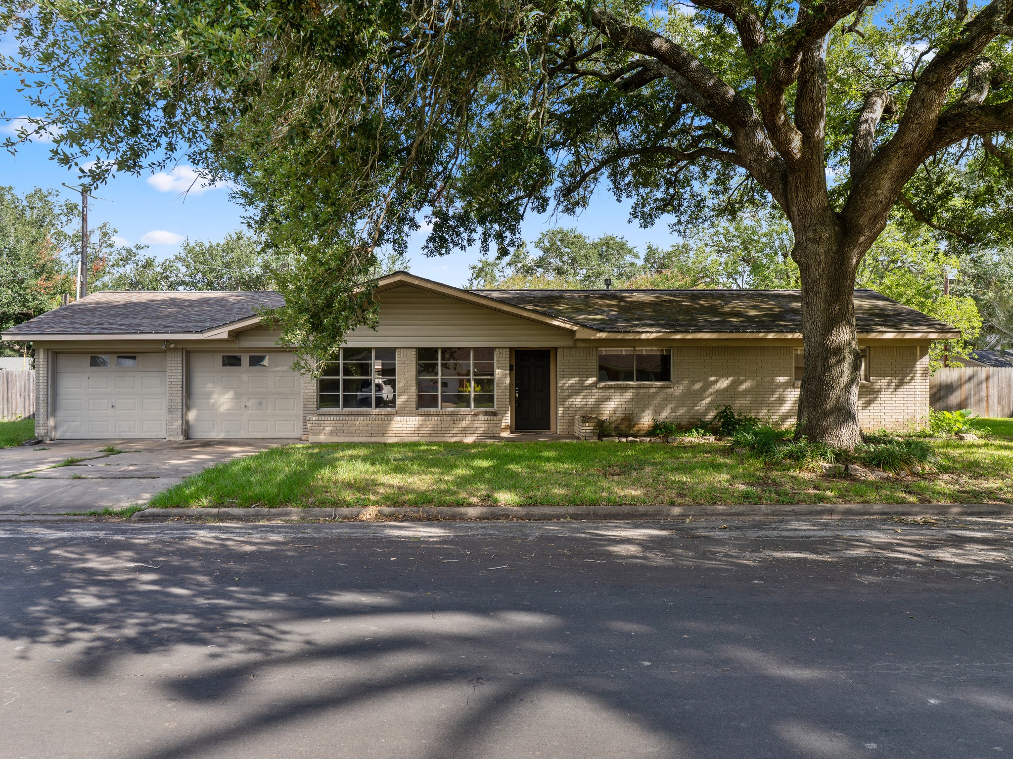 2909 La Vista Avenue Property Photo 2