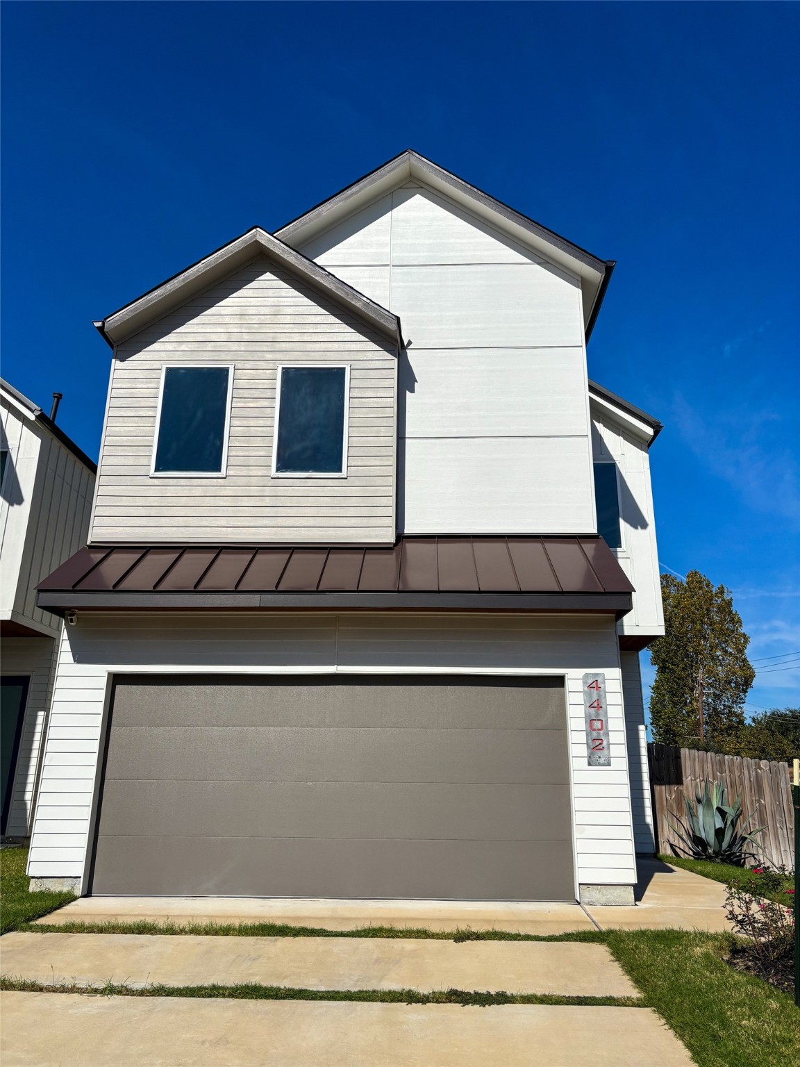 4402 Bora Bora Lane Property Photo 1