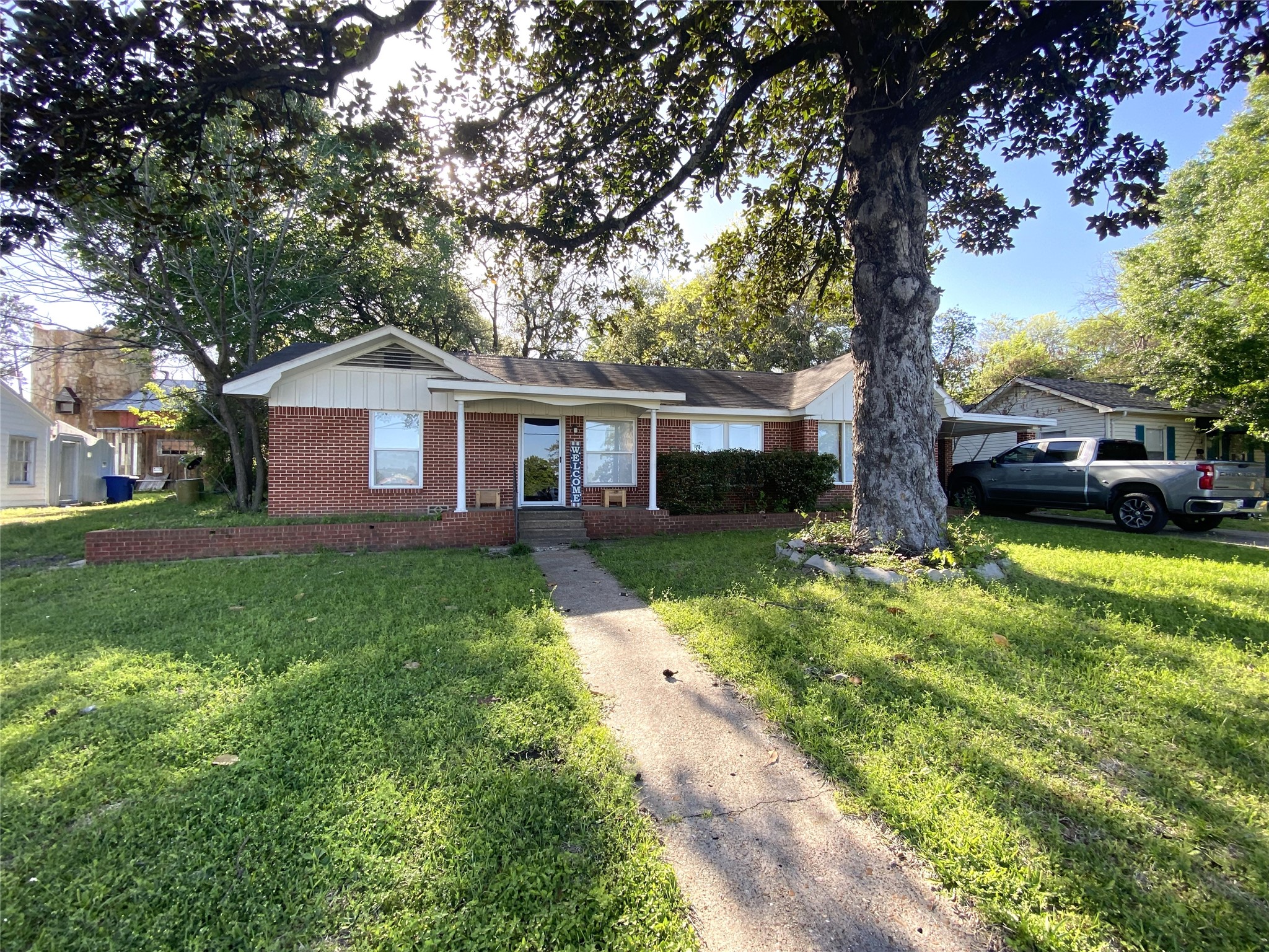 1016 Pecan Street Property Photo 1