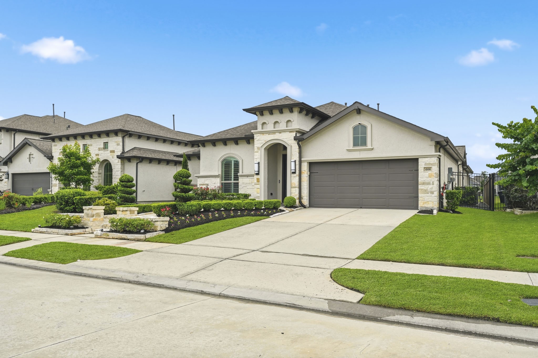 4508 Woodland Bend Court Property Photo 2