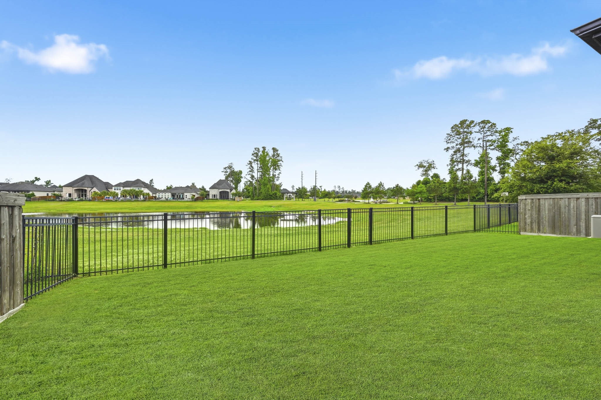 4508 Woodland Bend Court Property Photo 6