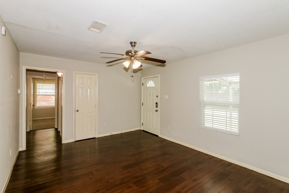 11611 Duane Street Property Photo 4