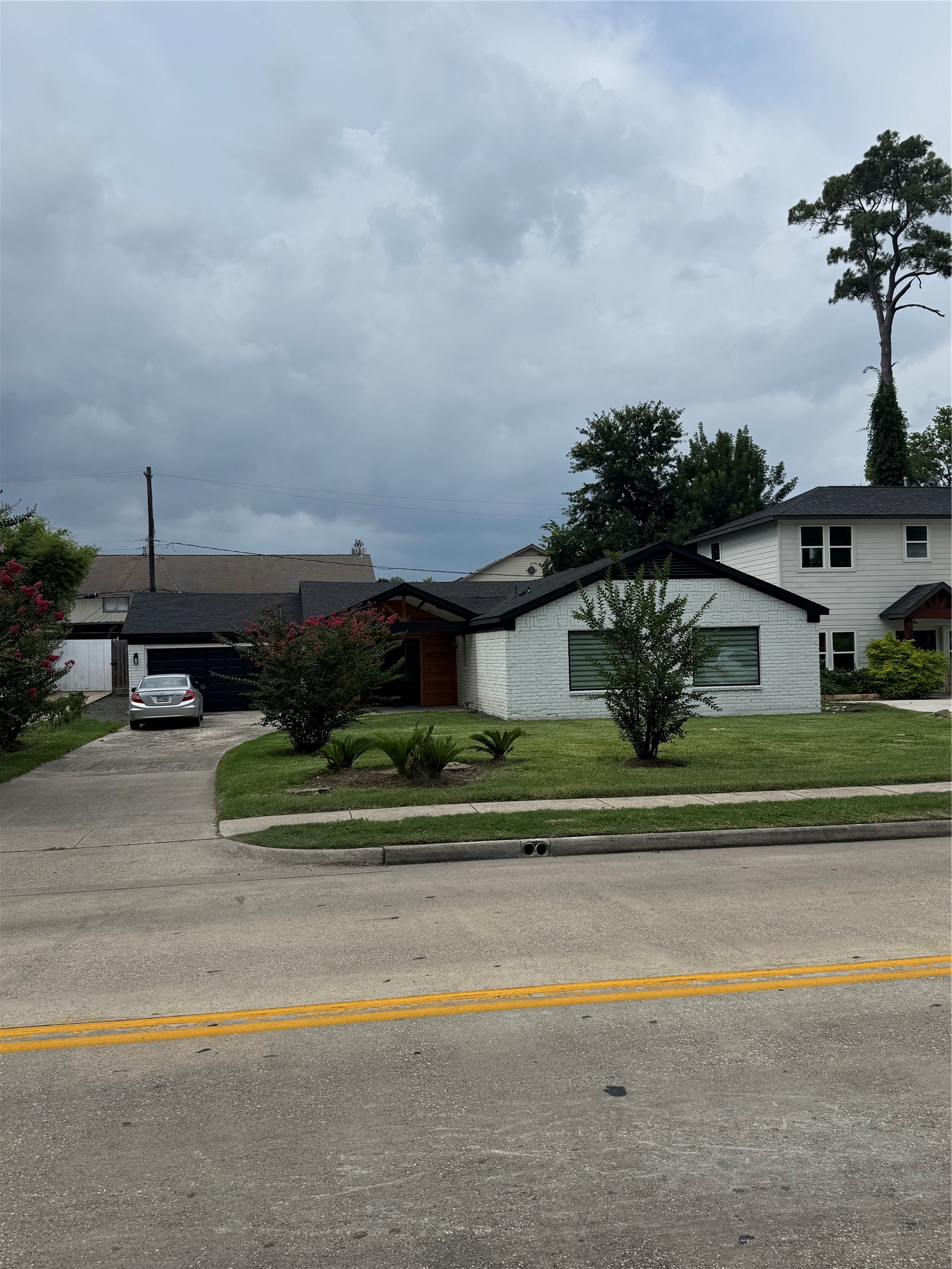 10042 Westview Drive Property Photo 1
