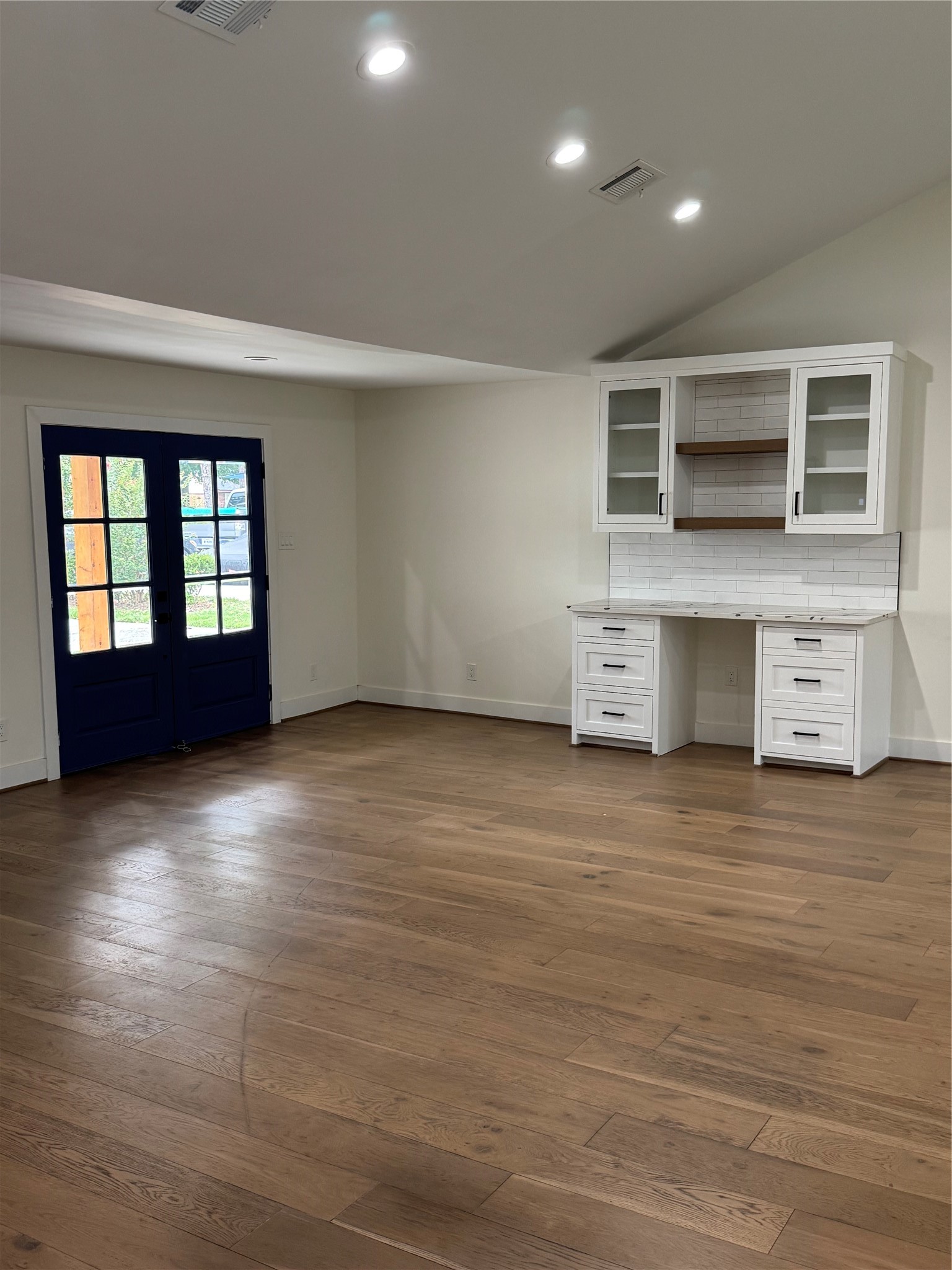 10042 Westview Drive Property Photo 4