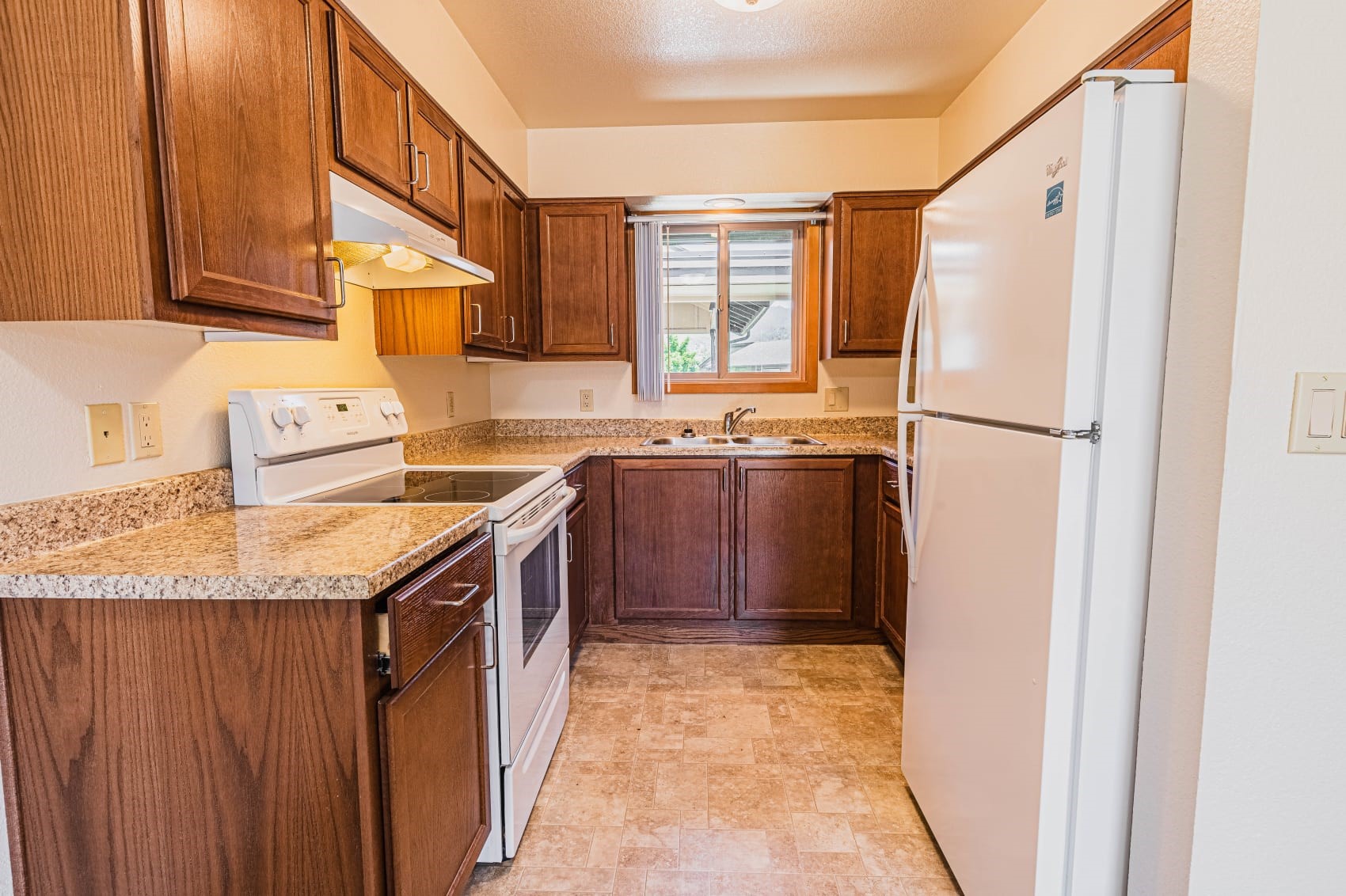 1051 E Park St Property Photo 7