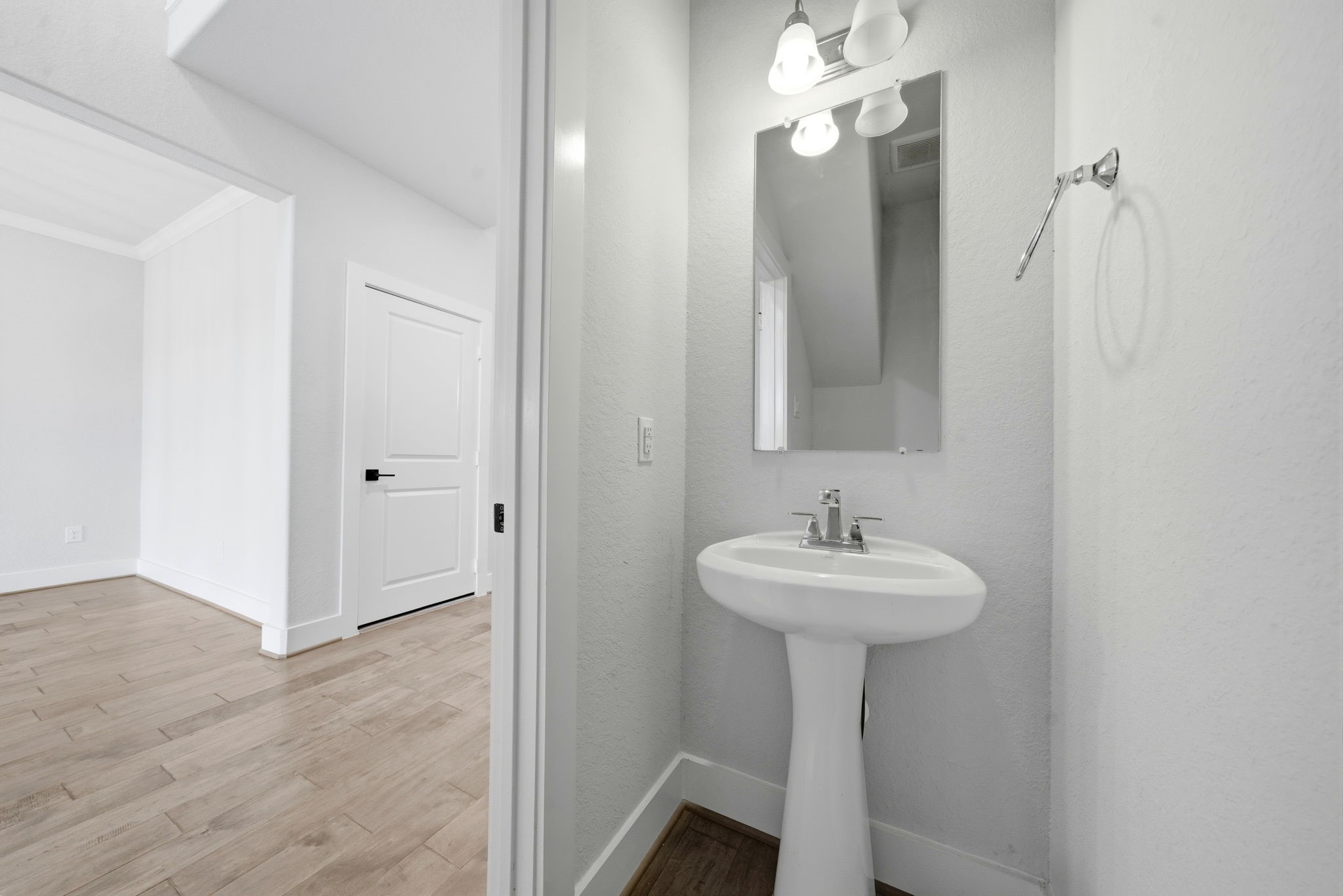 8815 Morning Glow Drive Property Photo 17