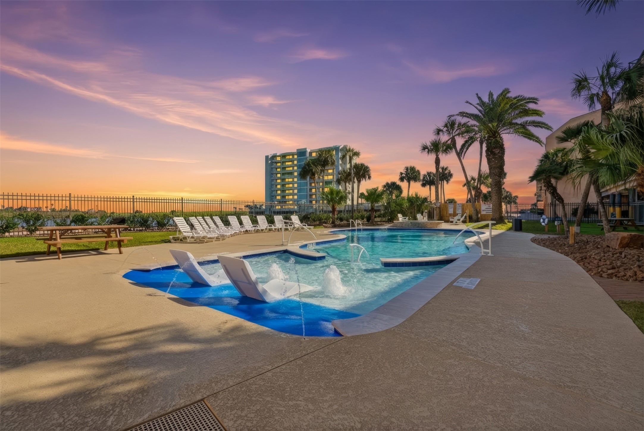 9520 Seawall Boulevard 353 Property Photo 1