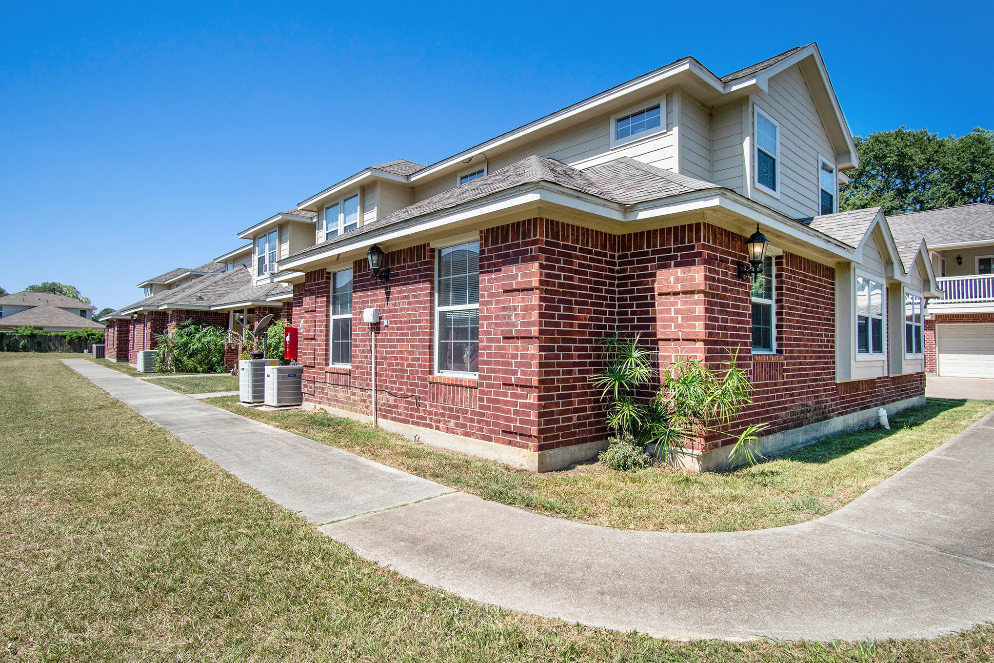 1213 Lovett 1255 Property Photo 2