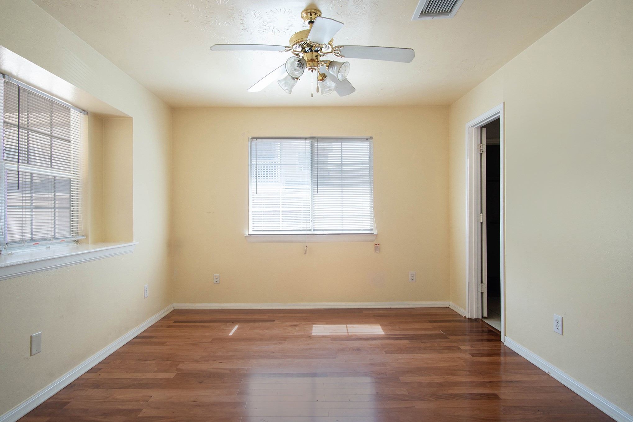 1213 Lovett 1255 Property Photo 5