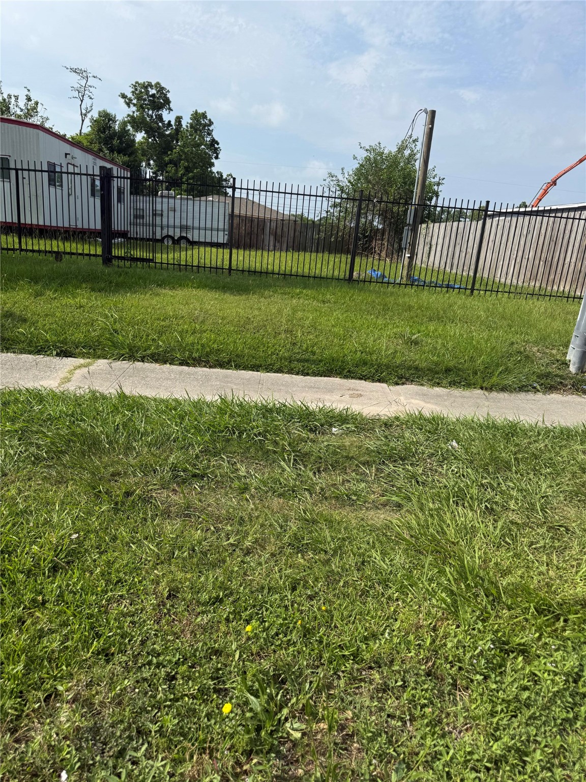 845 S Victory Drive Property Photo 2