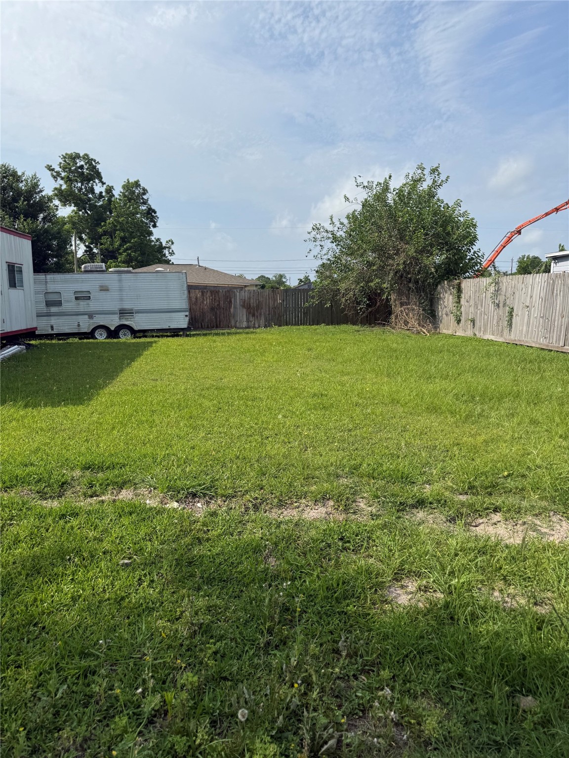 845 S Victory Drive Property Photo 3