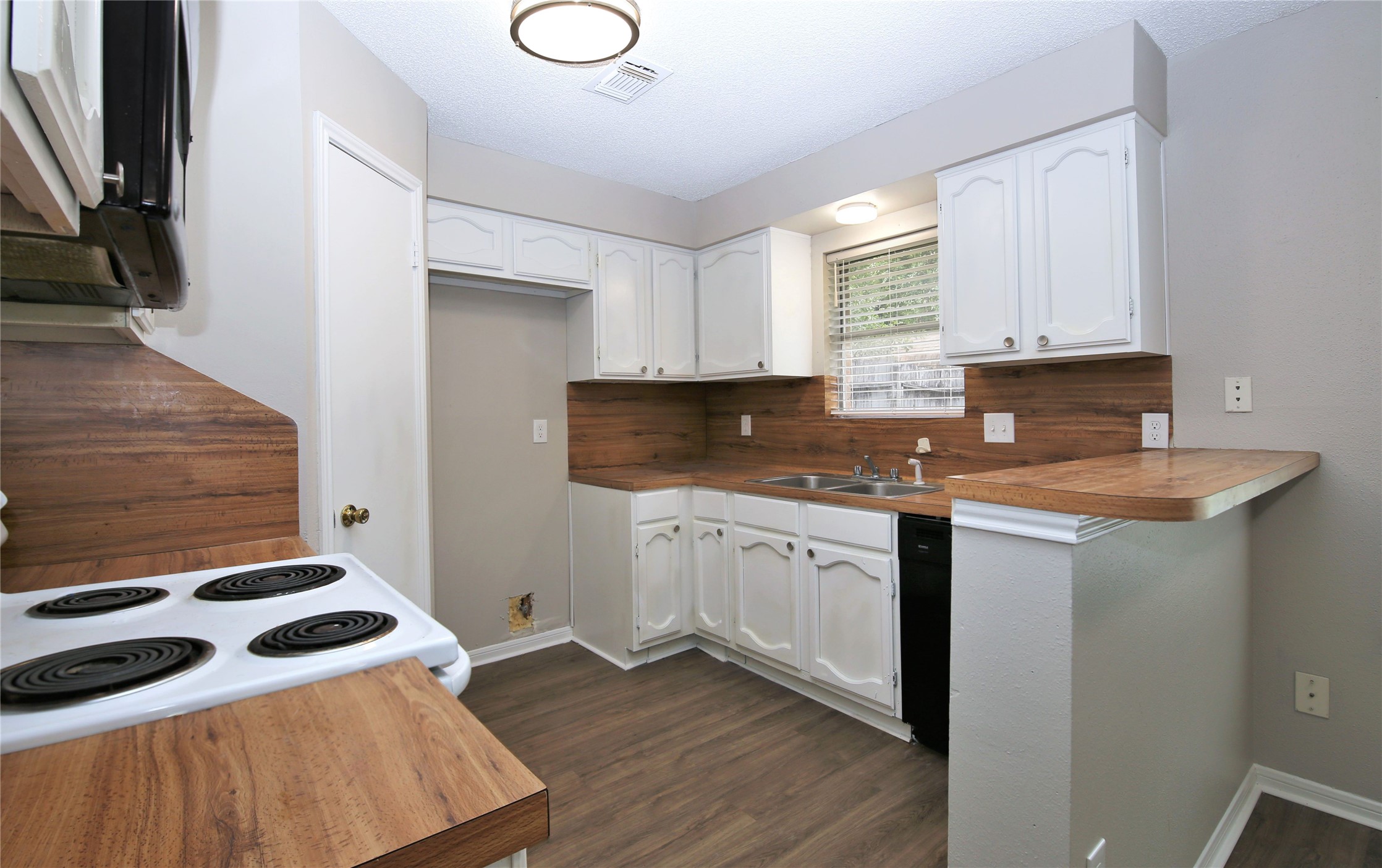7814 Barnhill Property Photo 8