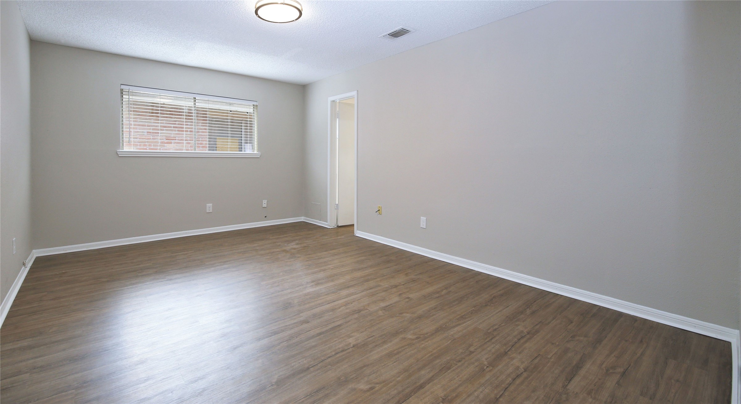 7814 Barnhill Property Photo 10