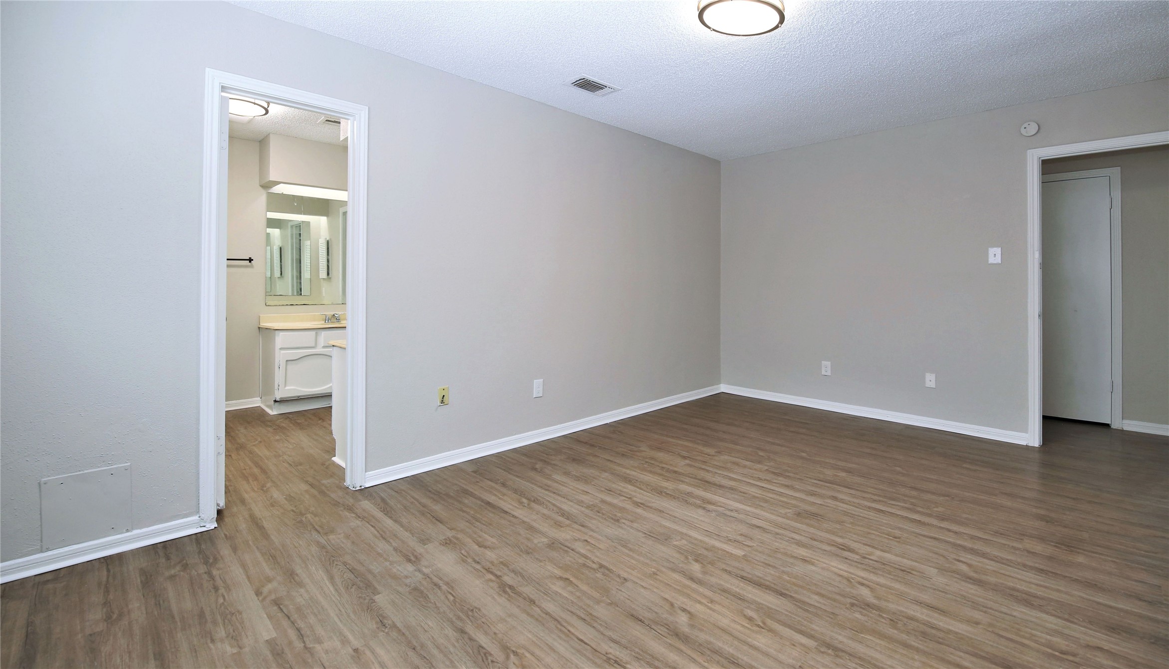 7814 Barnhill Property Photo 11