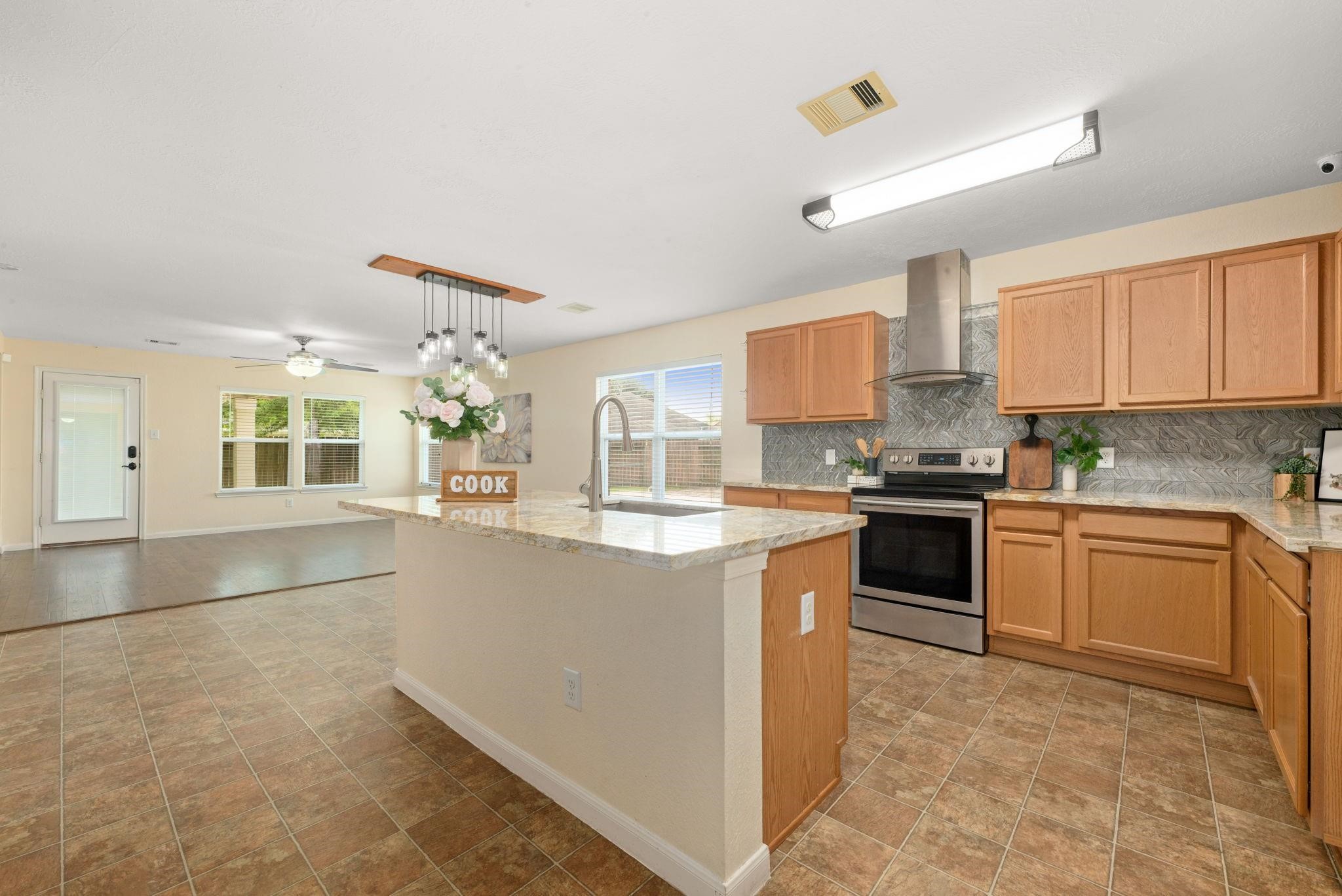 15906 Arapaho Bend Ln Property Photo 7