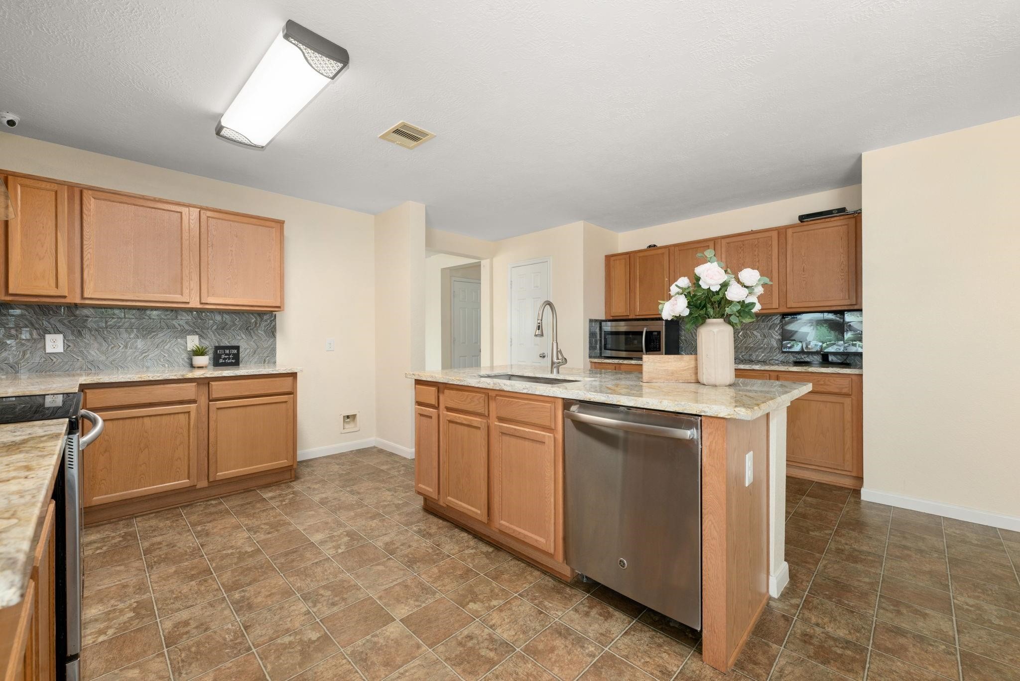 15906 Arapaho Bend Ln Property Photo 8