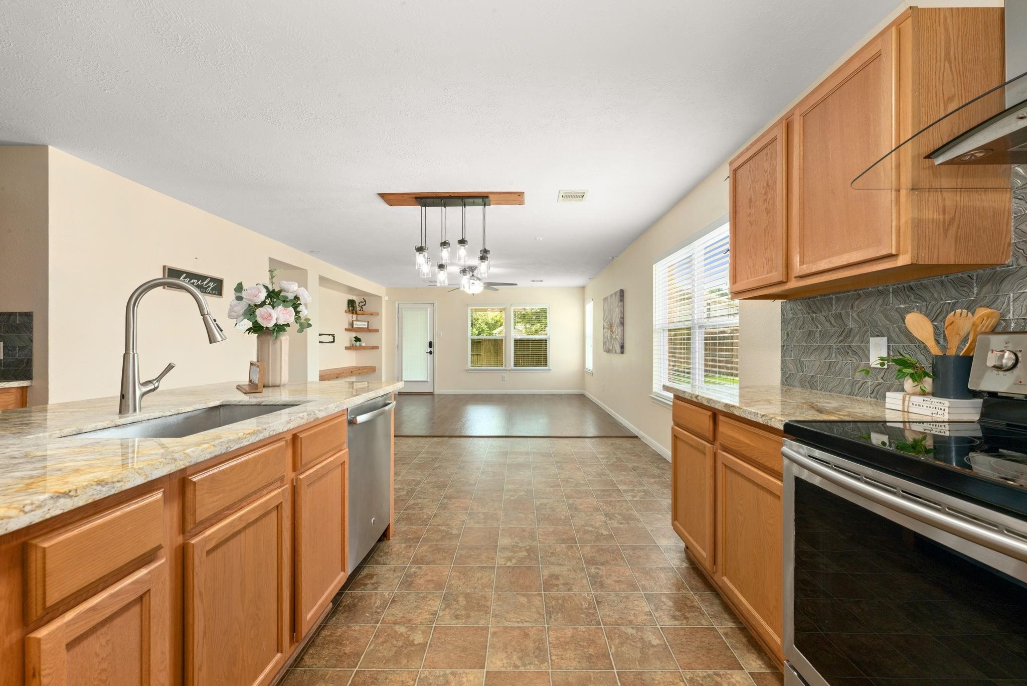 15906 Arapaho Bend Ln Property Photo 12